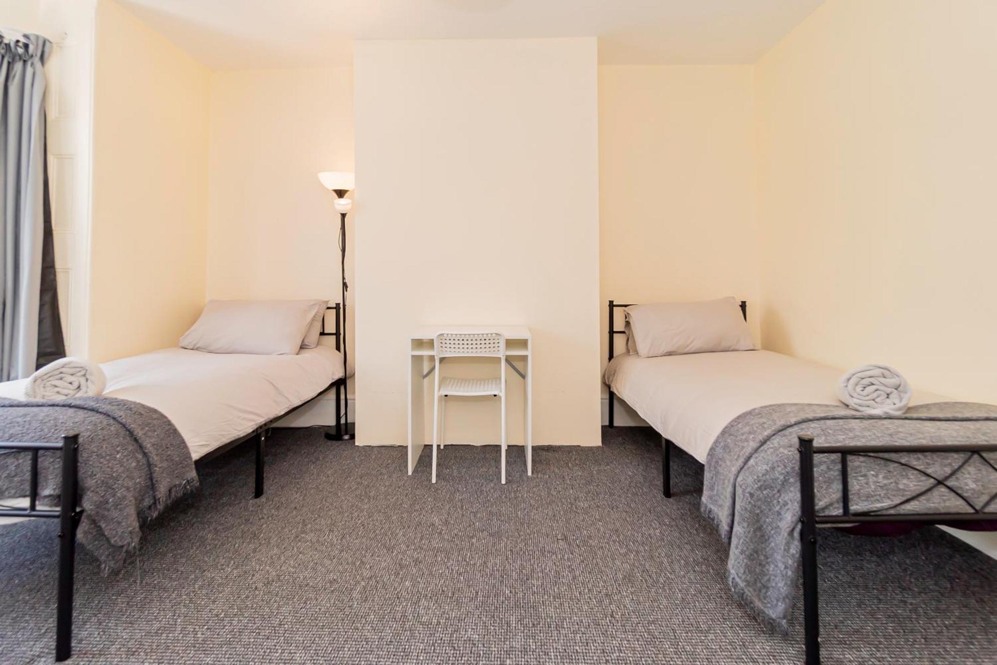 Guest house Shirley House 5, Guest House, Self Catering, Self Check In With Smart Locks, Use Of Fully Equipped Kitchen, Close To Centre, Ideal For Longer And Fawley Contractors *