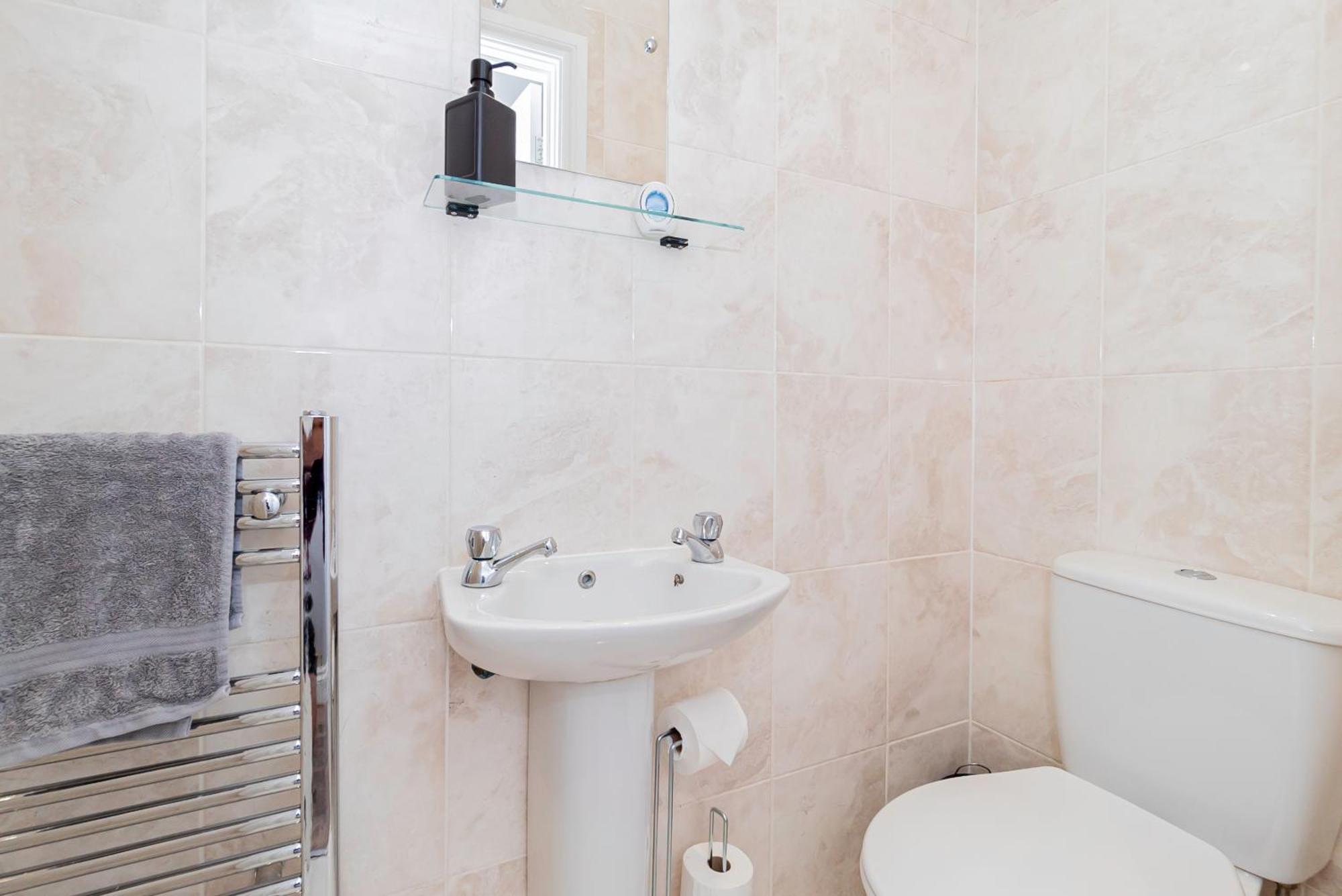 Shirley House 5, Guest House, Self Catering, Self Check In With Smart Locks, Use Of Fully Equipped Kitchen, Close To Centre, Ideal For Longer And Fawley Contractors Southampton