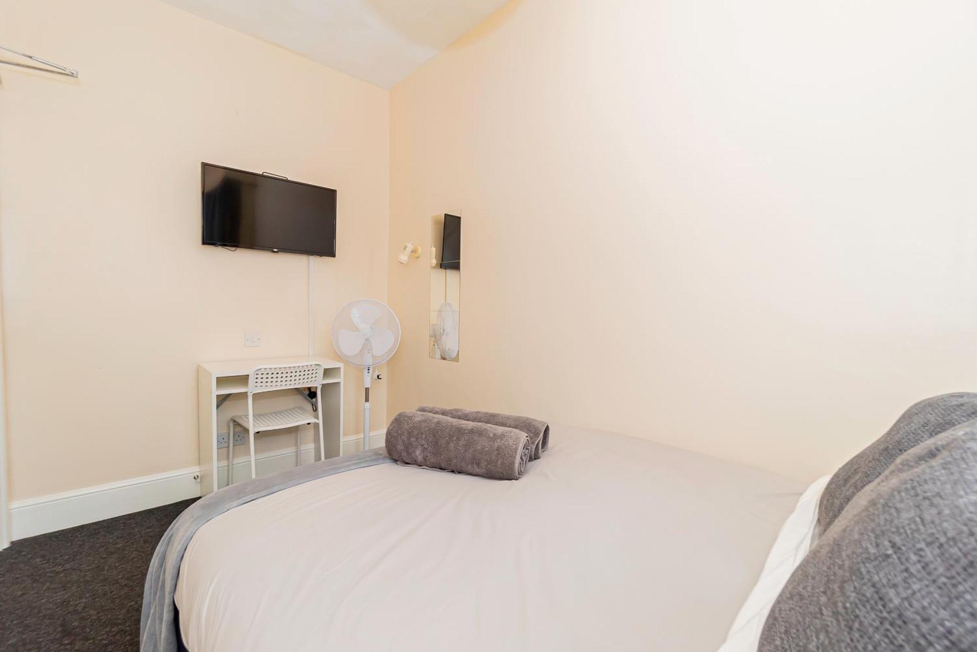 Guest house Shirley House 5, Guest House, Self Catering, Self Check In With Smart Locks, Use Of Fully Equipped Kitchen, Close To Centre, Ideal For Longer And Fawley Contractors *