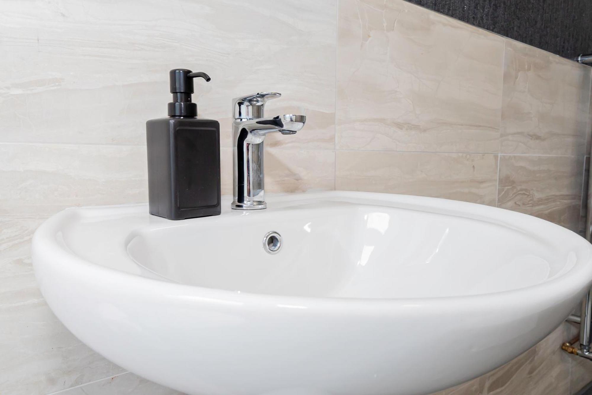 Guest house Shirley House 5, Guest House, Self Catering, Self Check In With Smart Locks, Use Of Fully Equipped Kitchen, Close To Centre, Ideal For Longer And Fawley Contractors Southampton