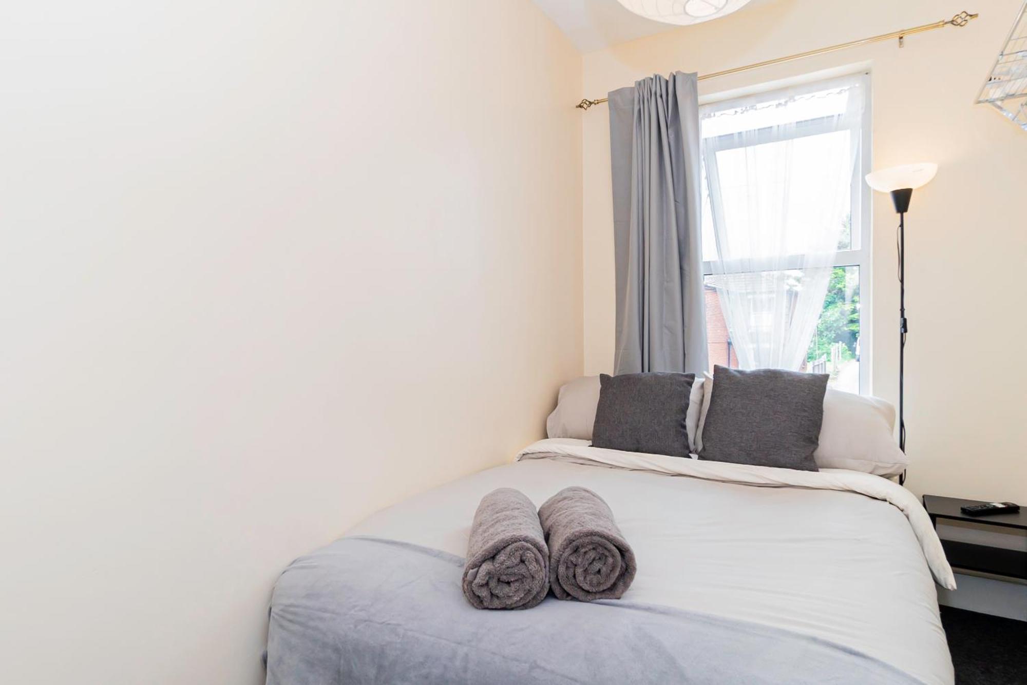 Shirley House 5, Guest House, Self Catering, Self Check In With Smart Locks, Use Of Fully Equipped Kitchen, Close To Centre, Ideal For Longer And Fawley Contractors