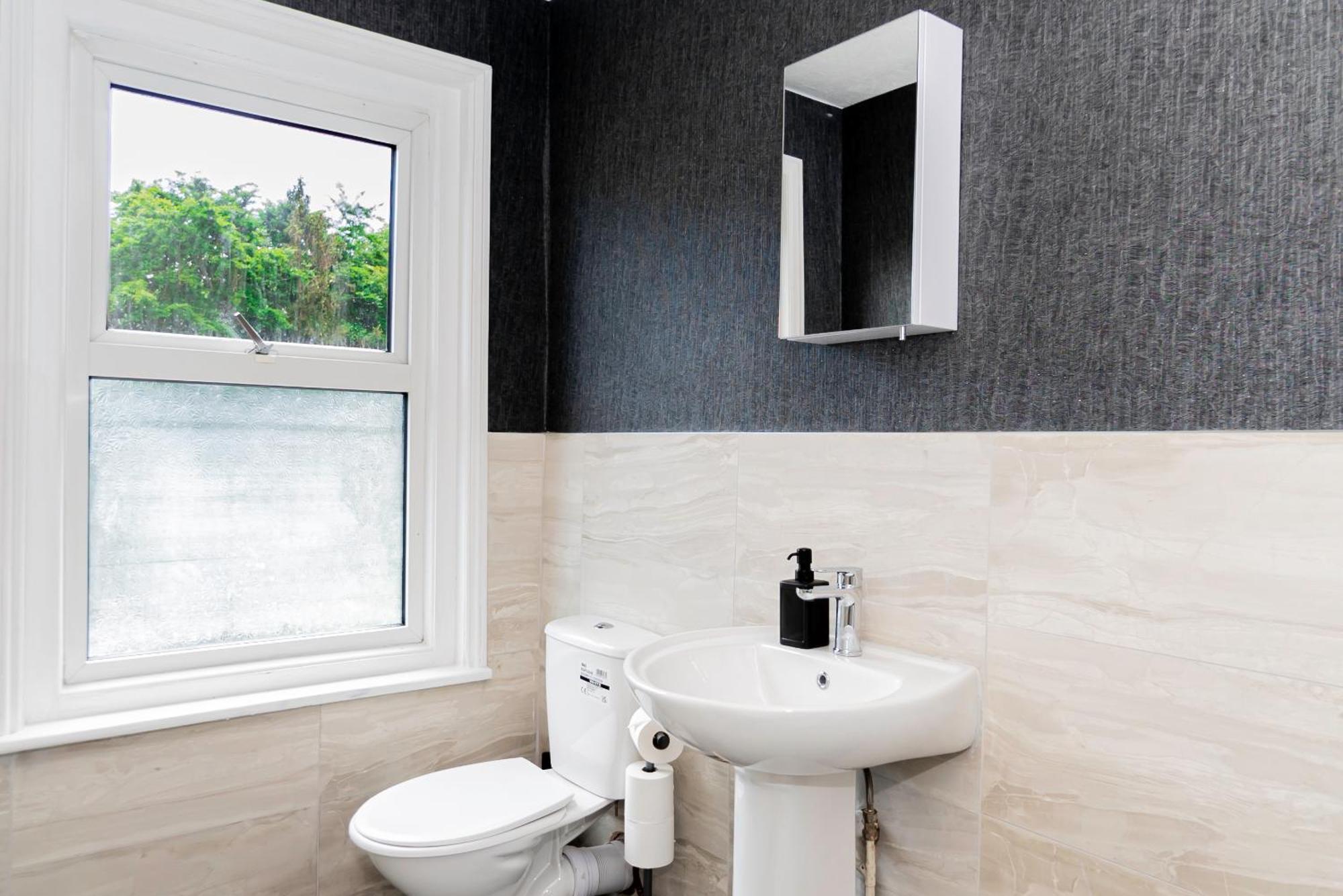 Guest house Shirley House 5, Guest House, Self Catering, Self Check In With Smart Locks, Use Of Fully Equipped Kitchen, Close To Centre, Ideal For Longer And Fawley Contractors Southampton