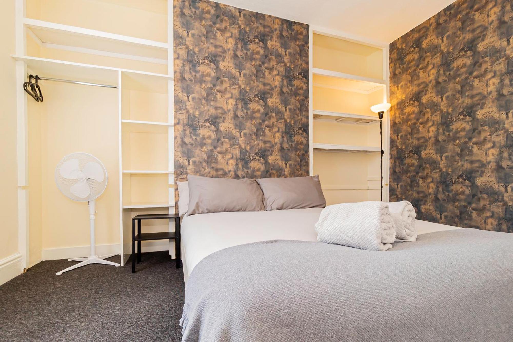 Shirley House 5, Guest House, Self Catering, Self Check In With Smart Locks, Use Of Fully Equipped Kitchen, Close To Centre, Ideal For Longer And Fawley Contractors Guest house