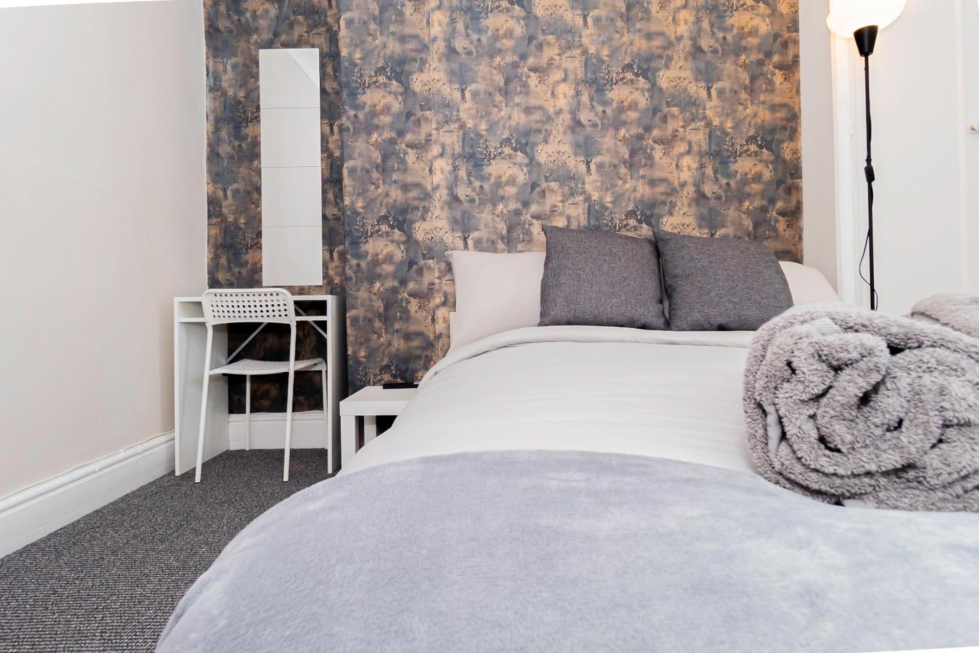 Shirley House 5, Guest House, Self Catering, Self Check In With Smart Locks, Use Of Fully Equipped Kitchen, Close To Centre, Ideal For Longer And Fawley Contractors