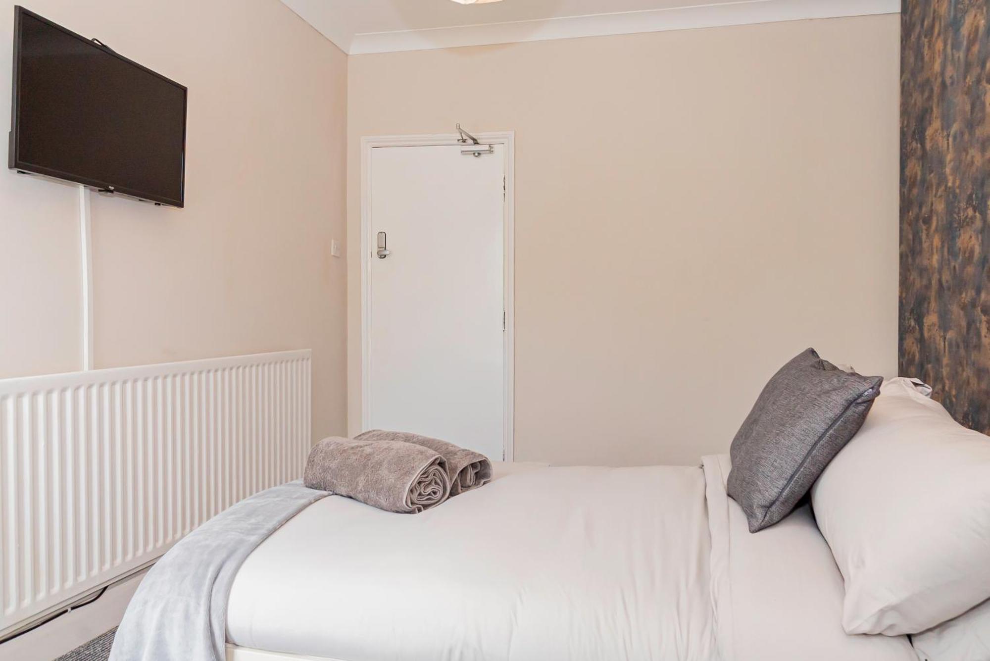 Guest house Shirley House 5, Guest House, Self Catering, Self Check In With Smart Locks, Use Of Fully Equipped Kitchen, Close To Centre, Ideal For Longer And Fawley Contractors Southampton