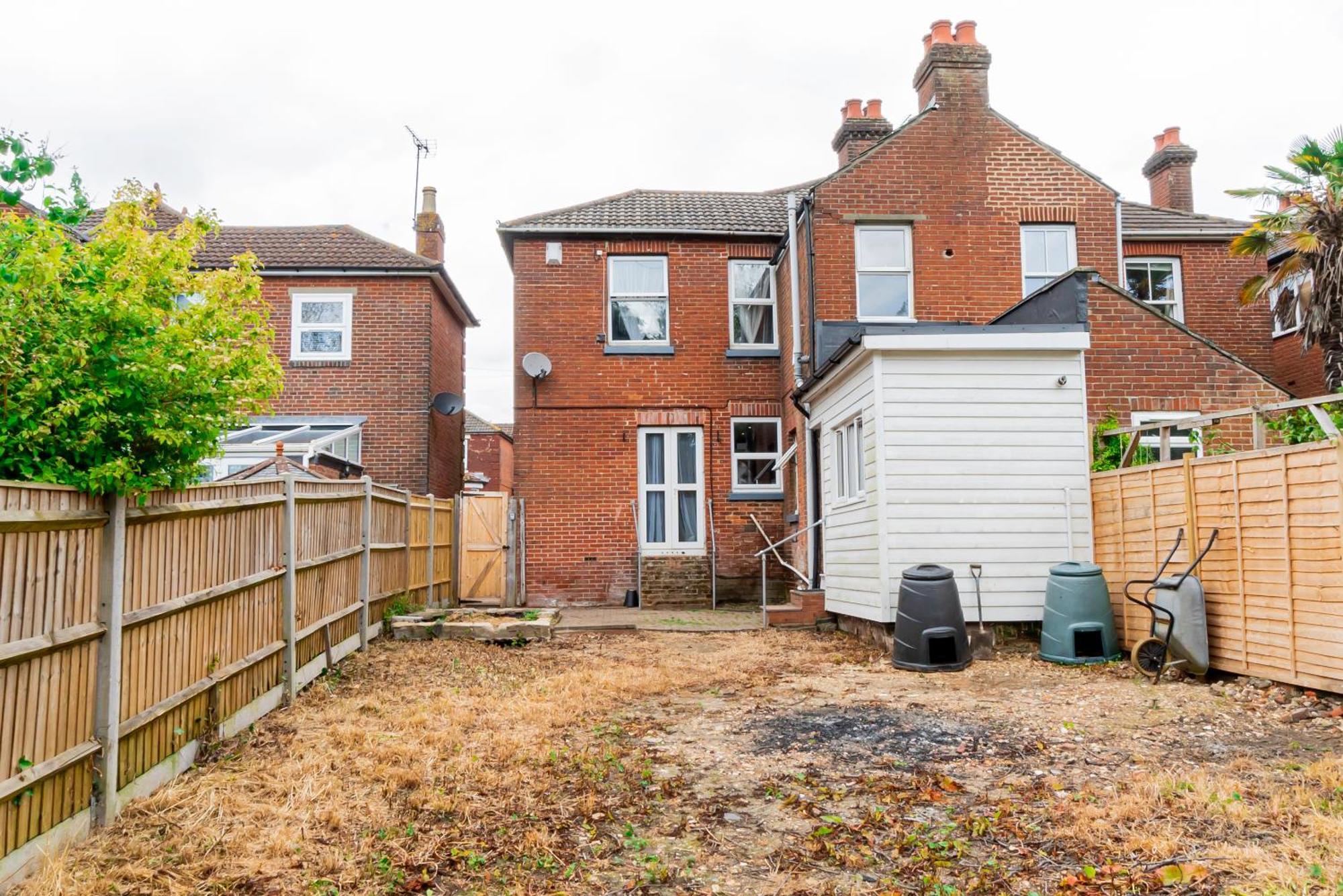 Shirley House 5, Guest House, Self Catering, Self Check In With Smart Locks, Use Of Fully Equipped Kitchen, Close To Centre, Ideal For Longer And Fawley Contractors Southampton