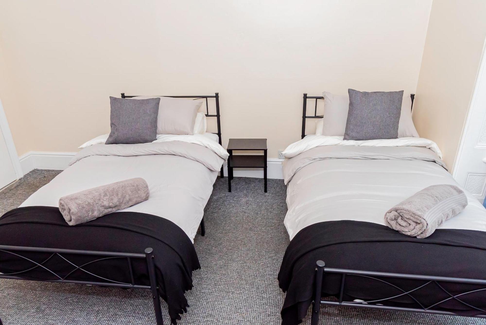 Shirley House 5, Guest House, Self Catering, Self Check In With Smart Locks, Use Of Fully Equipped Kitchen, Close To Centre, Ideal For Longer And Fawley Contractors Guest house