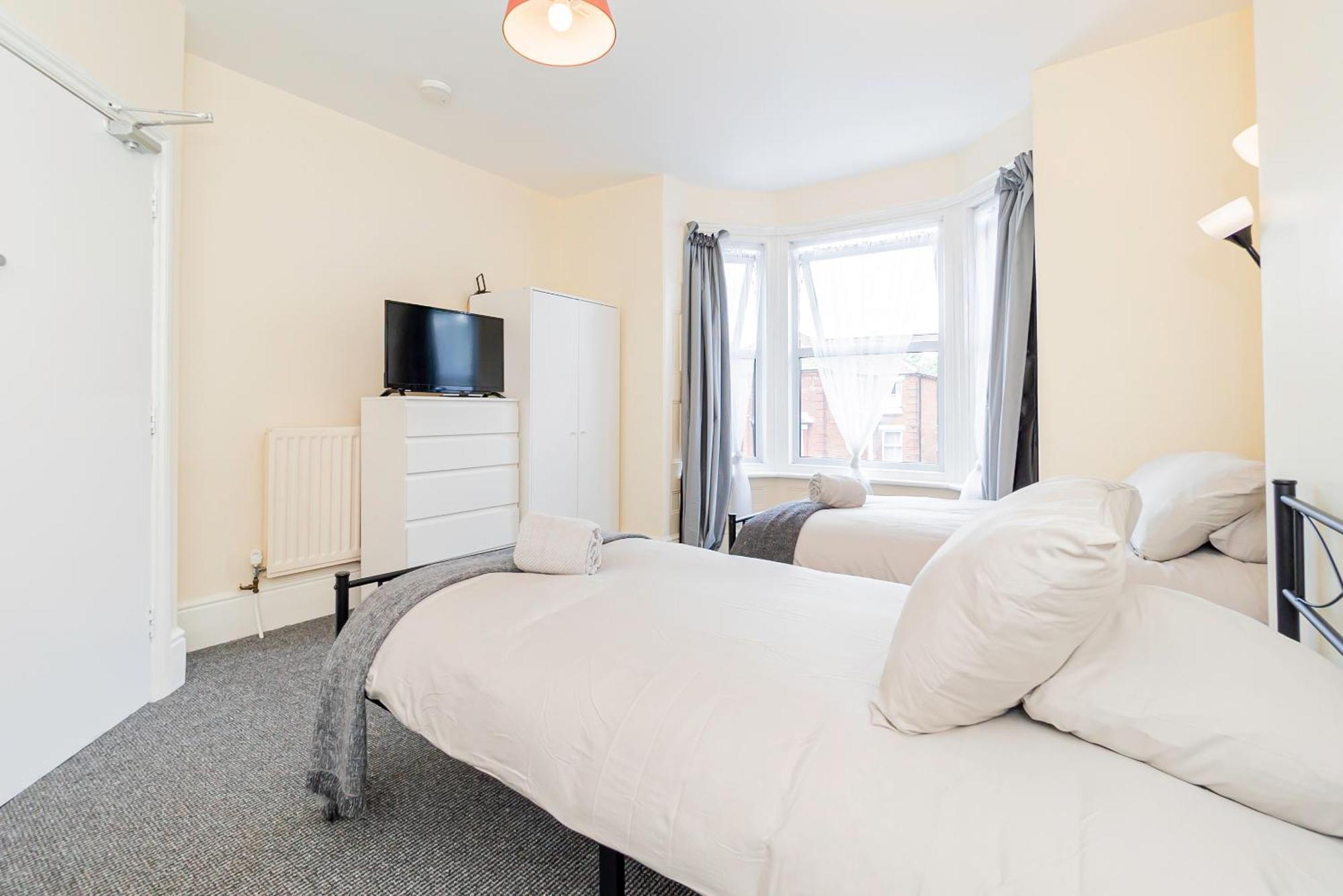 Shirley House 5, Guest House, Self Catering, Self Check In With Smart Locks, Use Of Fully Equipped Kitchen, Close To Centre, Ideal For Longer And Fawley Contractors * Southampton