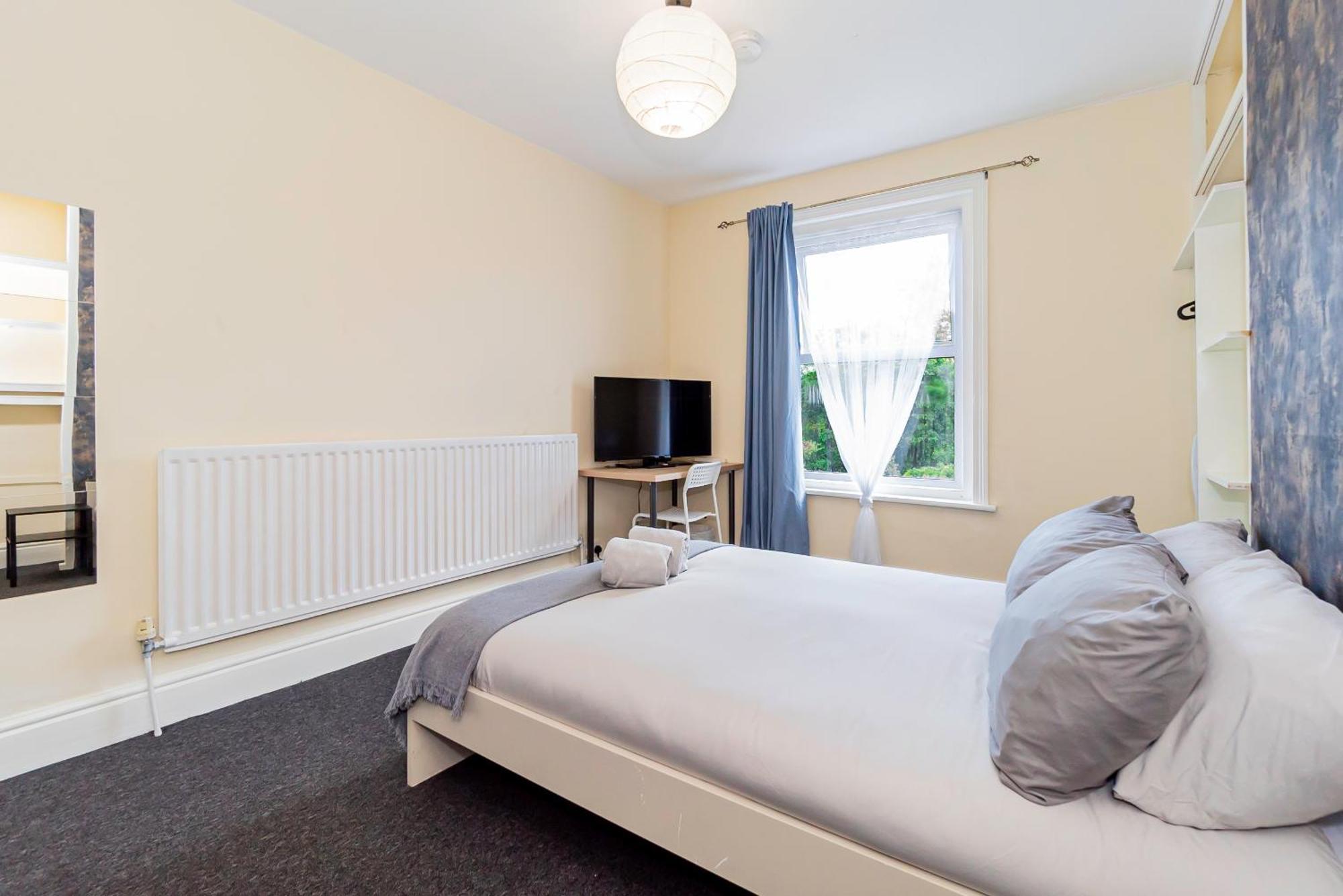 Guest house Shirley House 5, Guest House, Self Catering, Self Check In With Smart Locks, Use Of Fully Equipped Kitchen, Close To Centre, Ideal For Longer And Fawley Contractors Southampton