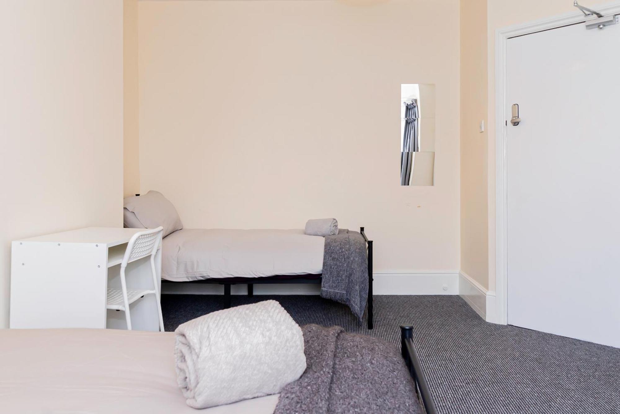 Shirley House 5, Guest House, Self Catering, Self Check In With Smart Locks, Use Of Fully Equipped Kitchen, Close To Centre, Ideal For Longer And Fawley Contractors