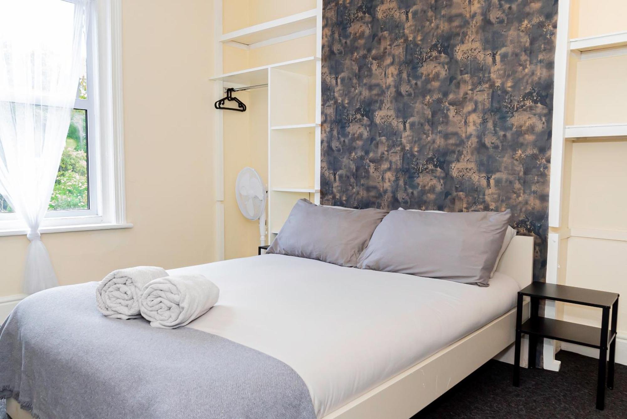 Shirley House 5, Guest House, Self Catering, Self Check In With Smart Locks, Use Of Fully Equipped Kitchen, Close To Centre, Ideal For Longer And Fawley Contractors
