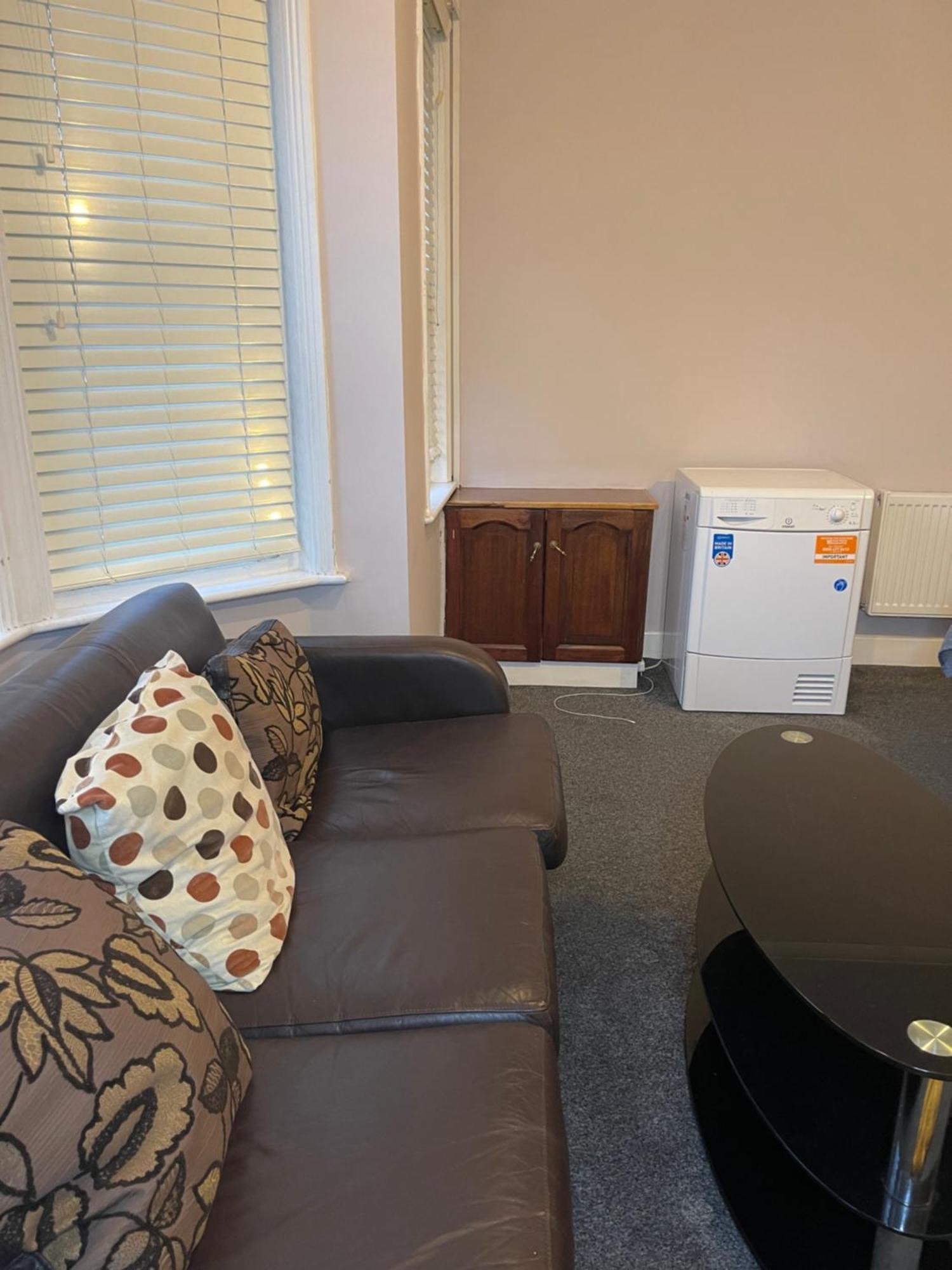 2 Double Bedroom, Portswood, Homestay Southampton