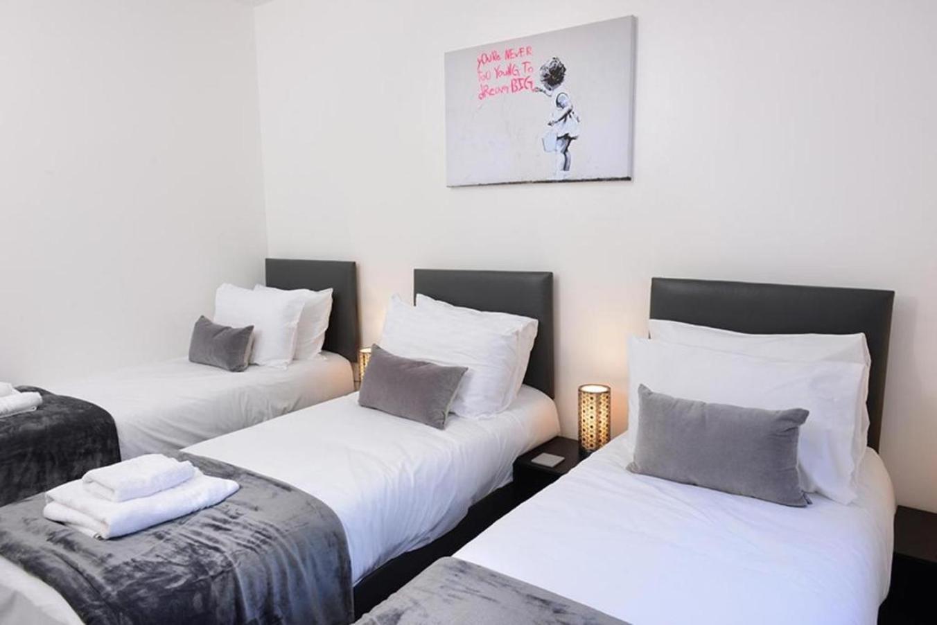 8 Beds Work & Family Free Parking Holiday home Southampton