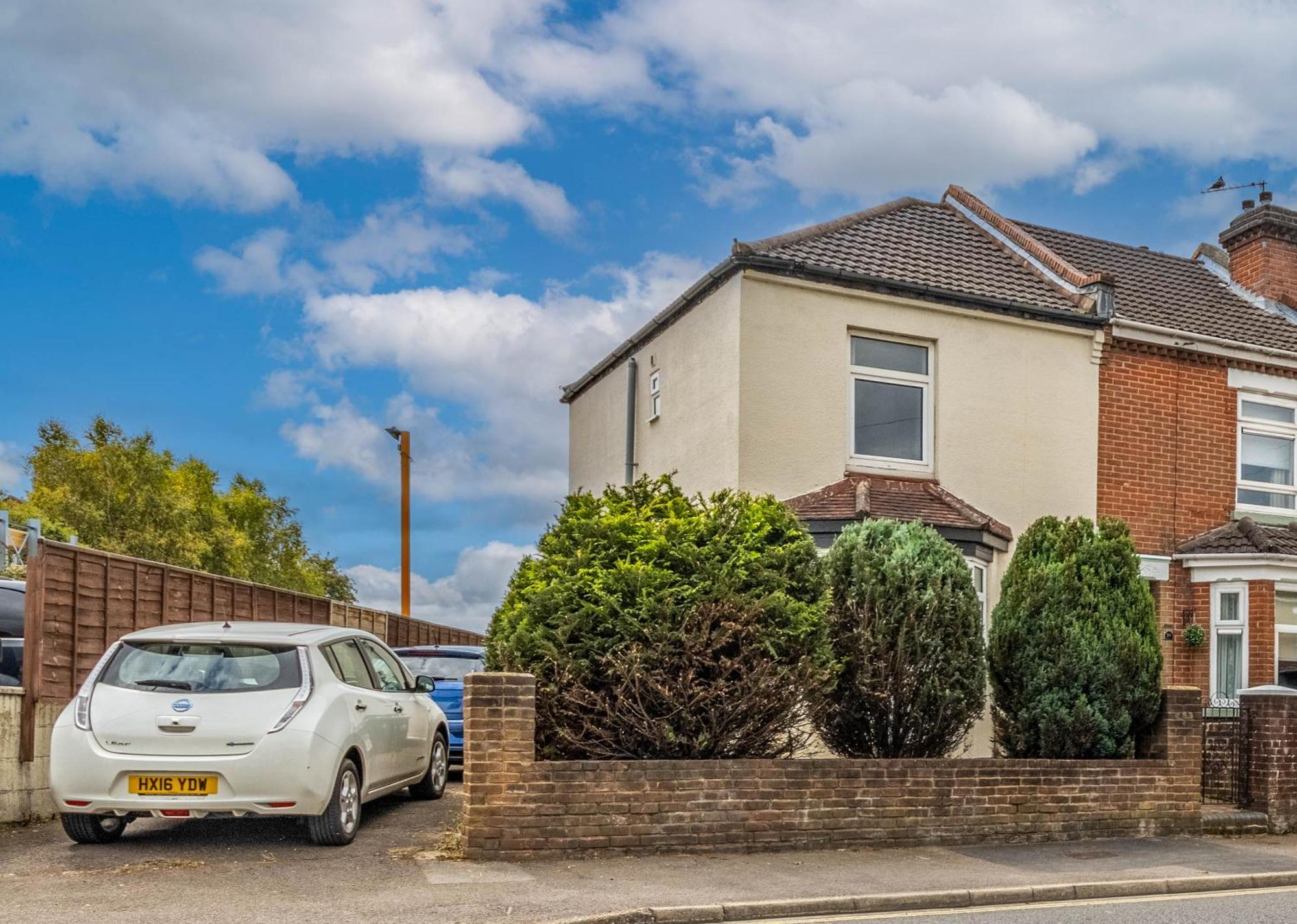 4 Bed House With Driveway Parking * Southampton