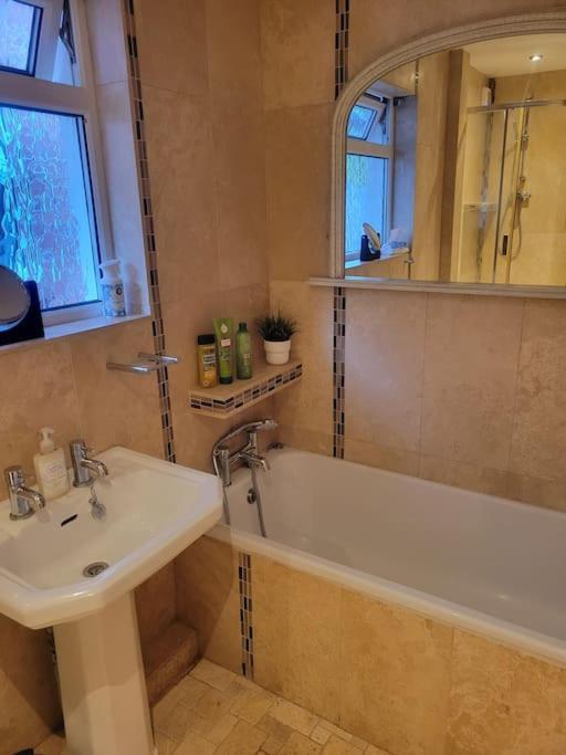 Peaceful Easy Access Holiday home Southampton
