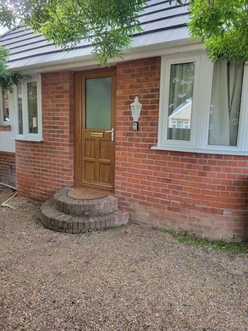 Peaceful Easy Access Holiday home Southampton