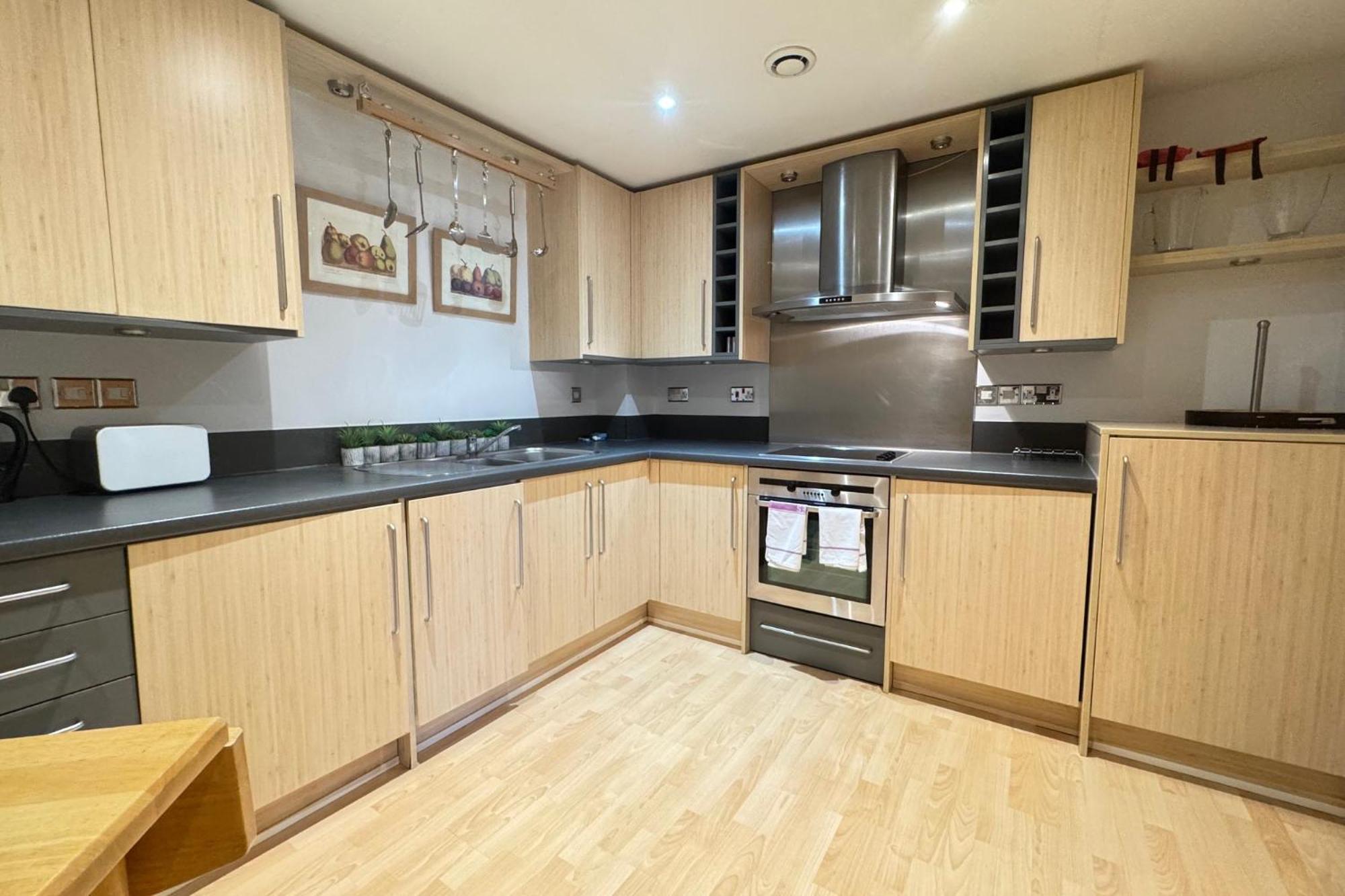 The Greenwich - Two Bedroom With Parking, Close To Ferry Terminals