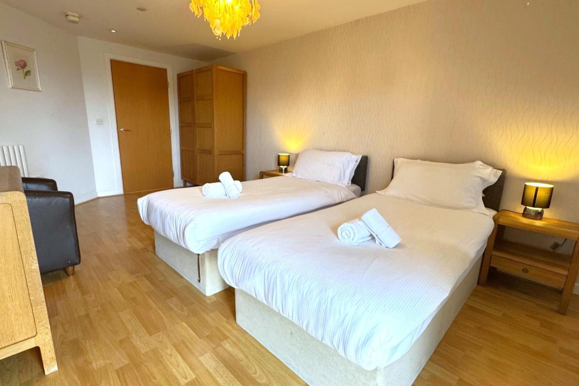 Apartment The Greenwich - Two Bedroom With Parking, Close To Ferry Terminals *