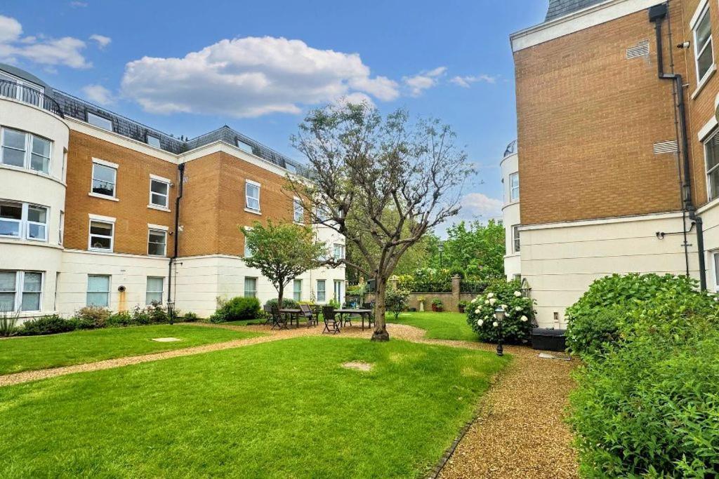 Osborne House - One Bedroom Ground Floor With Parking Apartment *
