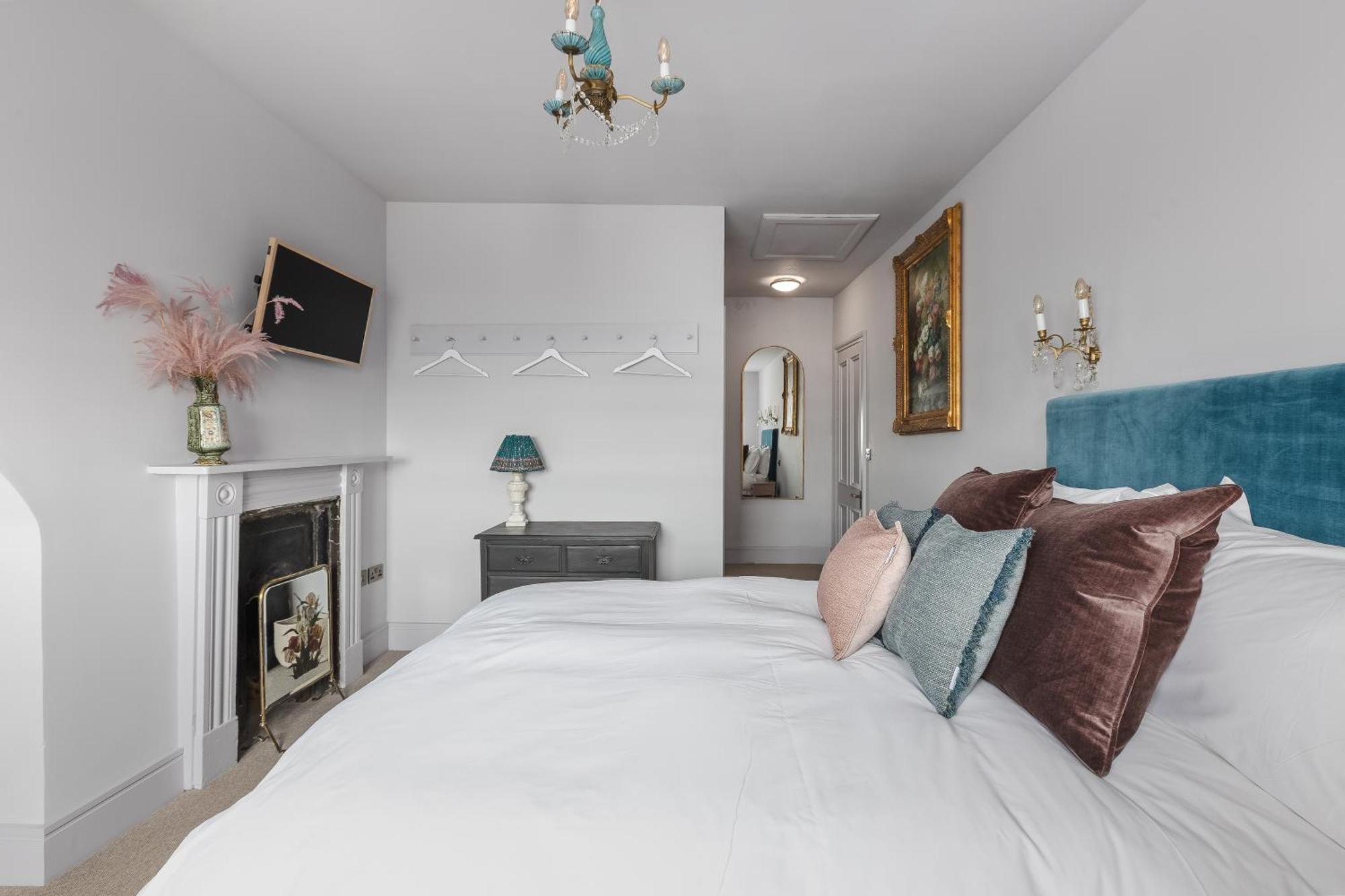 The Bugle 4*