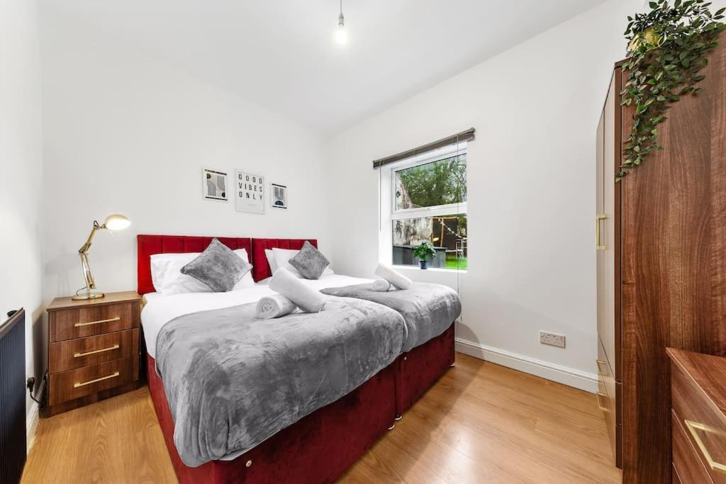 Apartment Cityscape Retreat-sleeps 9-central-free Parking *