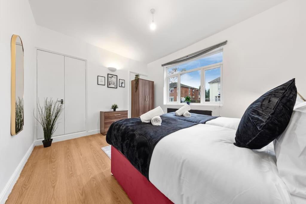 Cityscape Retreat-sleeps 9-central-free Parking *