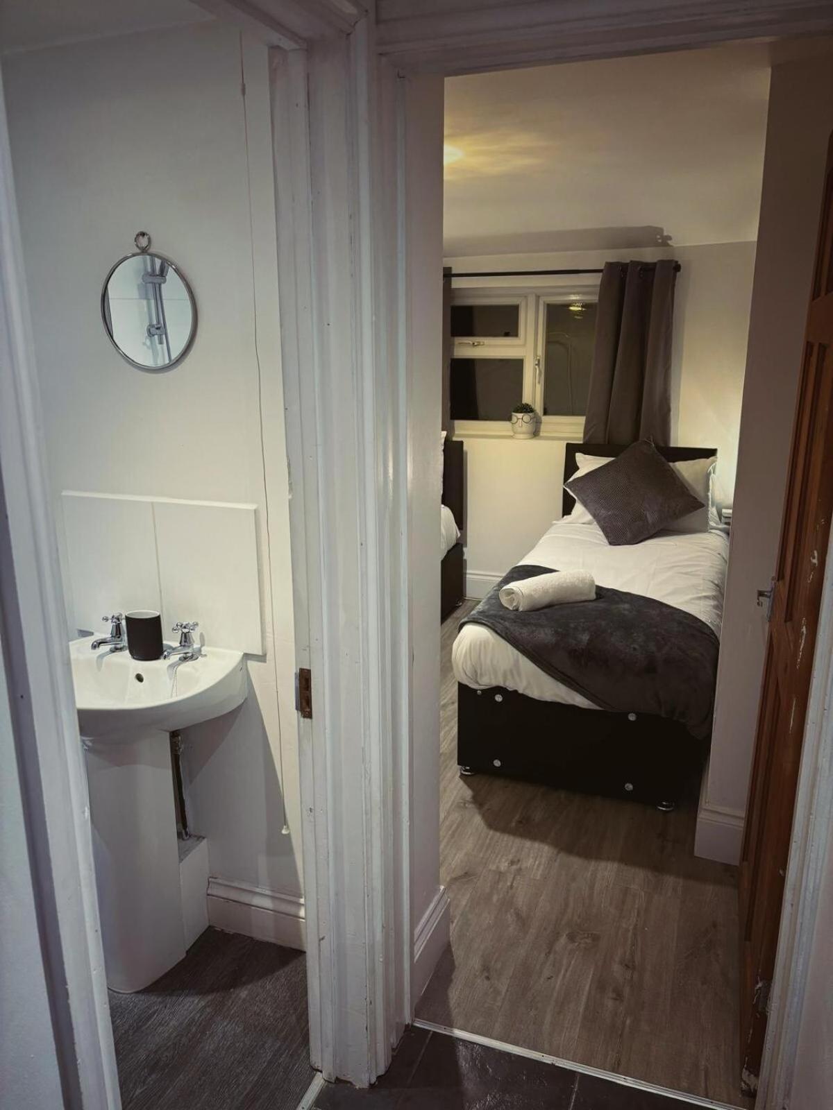 Bed & Breakfast Urban Living - 2 Beds Apartment, Driveway Parking, Centrally Located!! Southampton