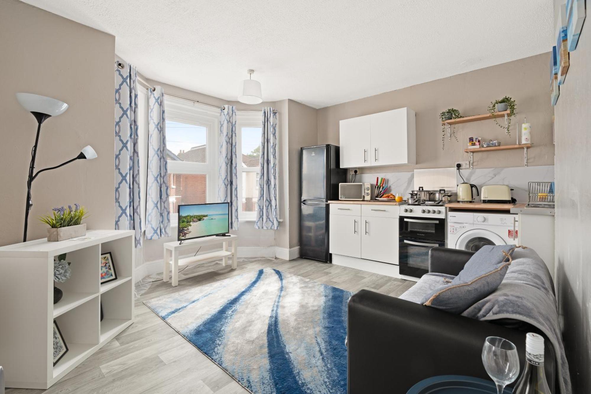 1 Bed, Close To Train Station & Common Park, Sleeps 3 Southampton