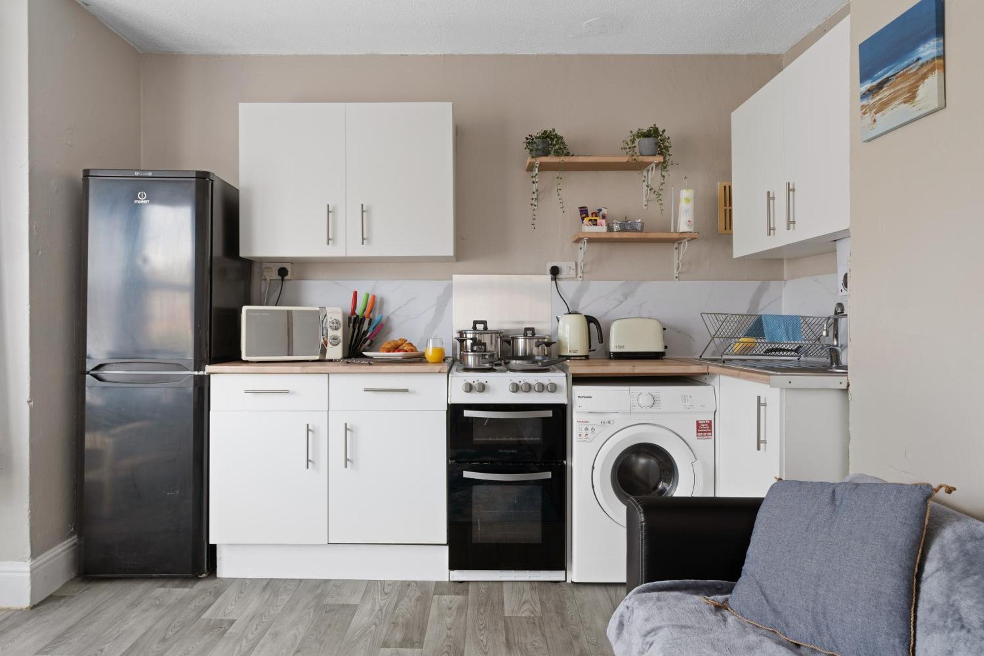1 Bed, Close To Train Station & Common Park, Sleeps 3 Apartment Southampton