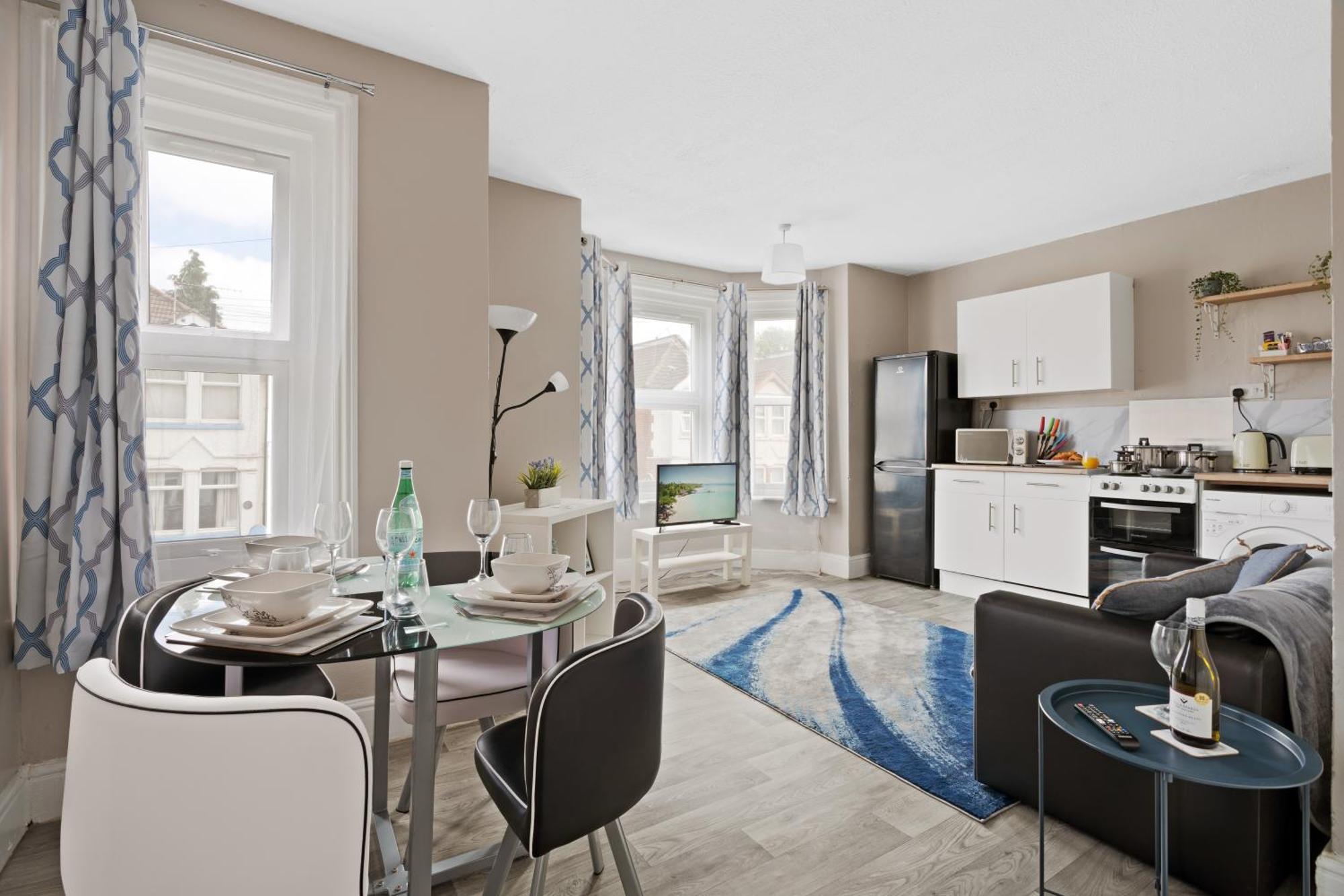 1 Bed, Close To Train Station & Common Park, Sleeps 3 Southampton
