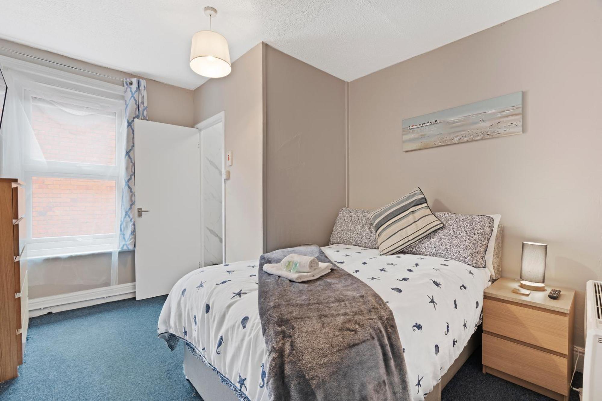 1 Bed, Close To Train Station & Common Park, Sleeps 3 Apartment Southampton