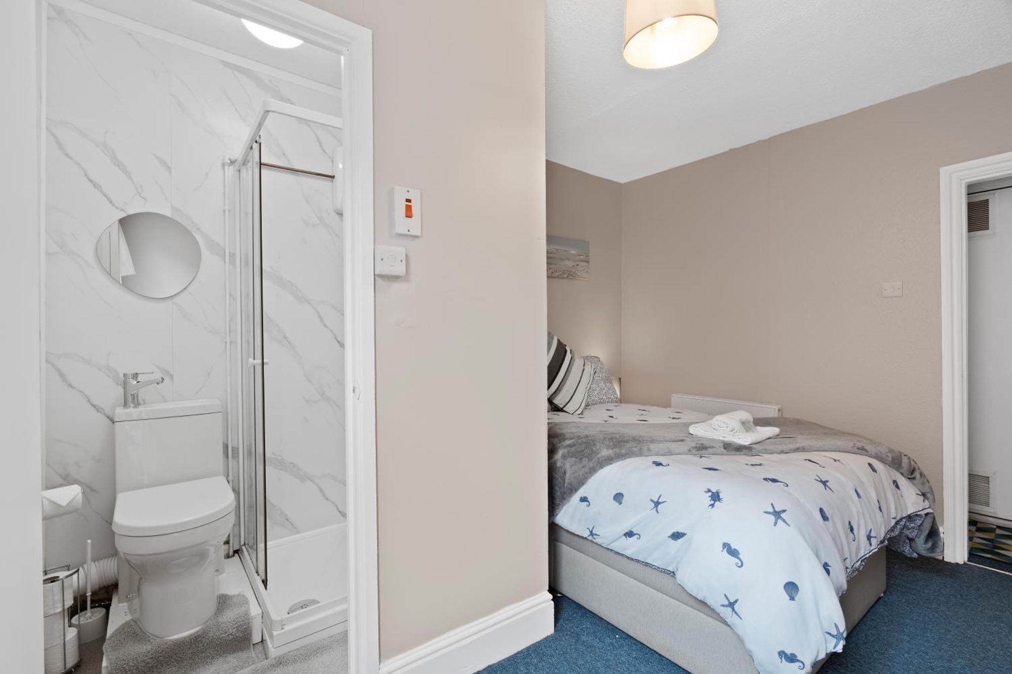 1 Bed, Close To Train Station & Common Park, Sleeps 3 Apartment