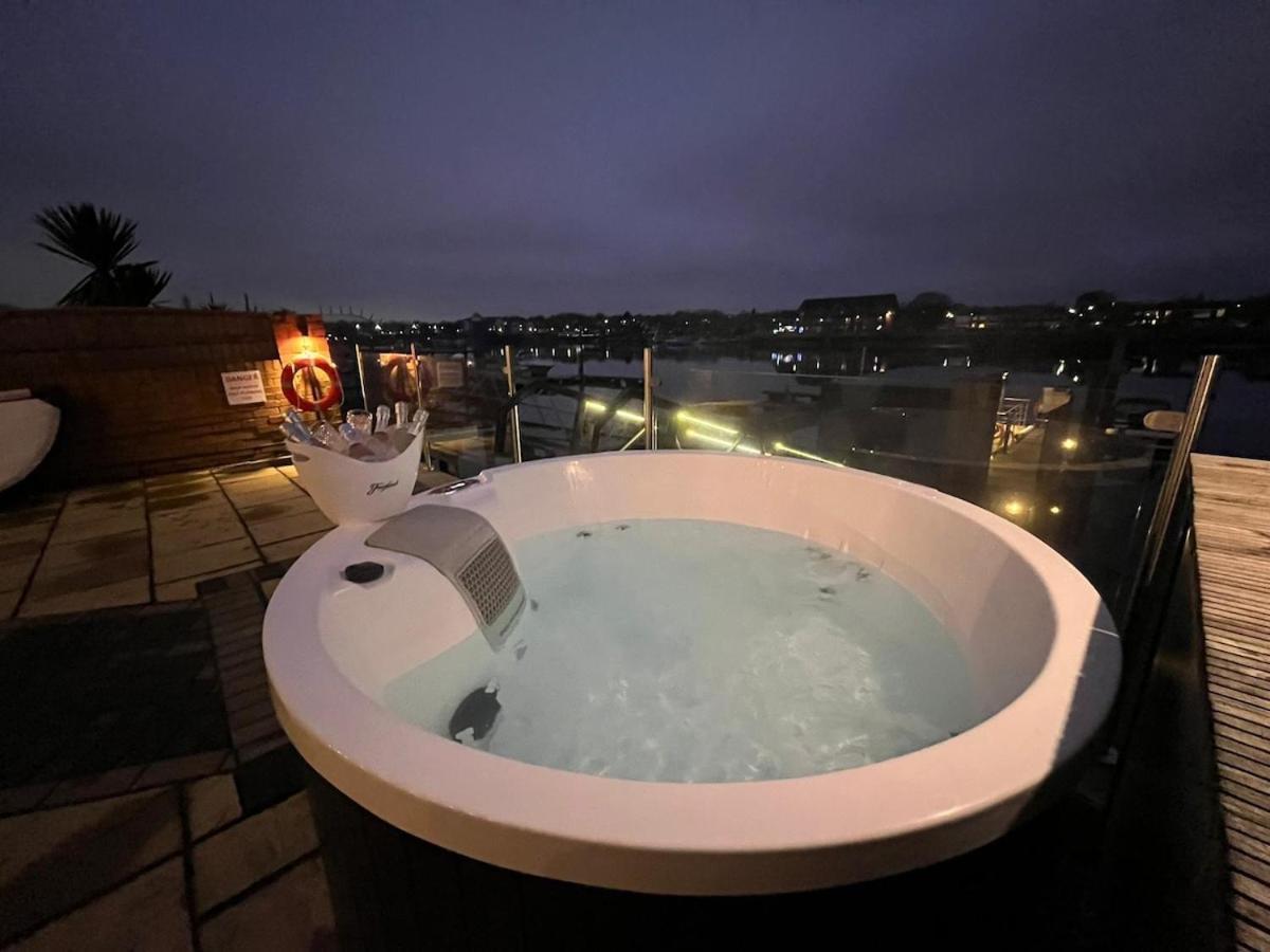 Rivers With Hot Tub Botel Southampton