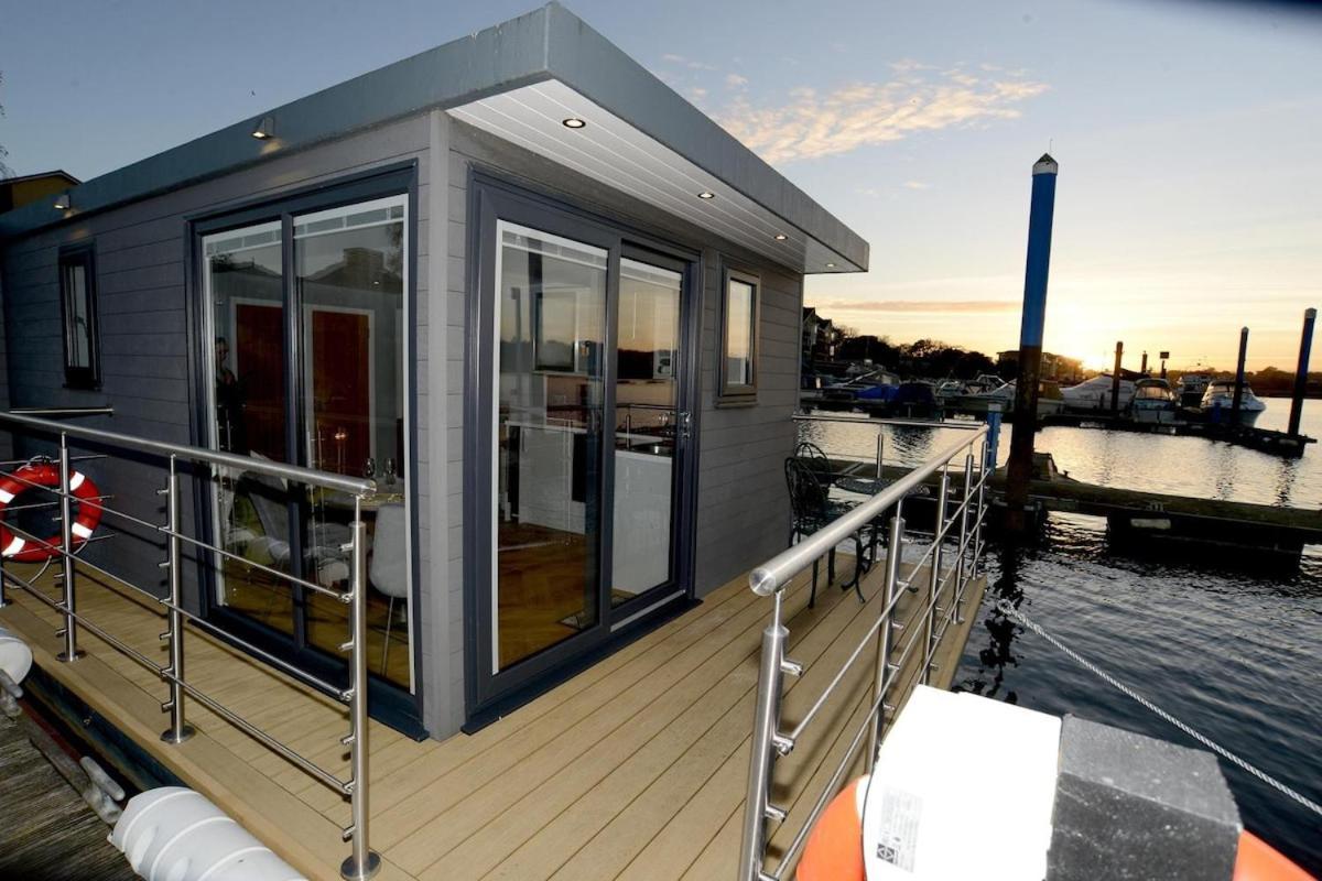 Botel Rivers With Hot Tub