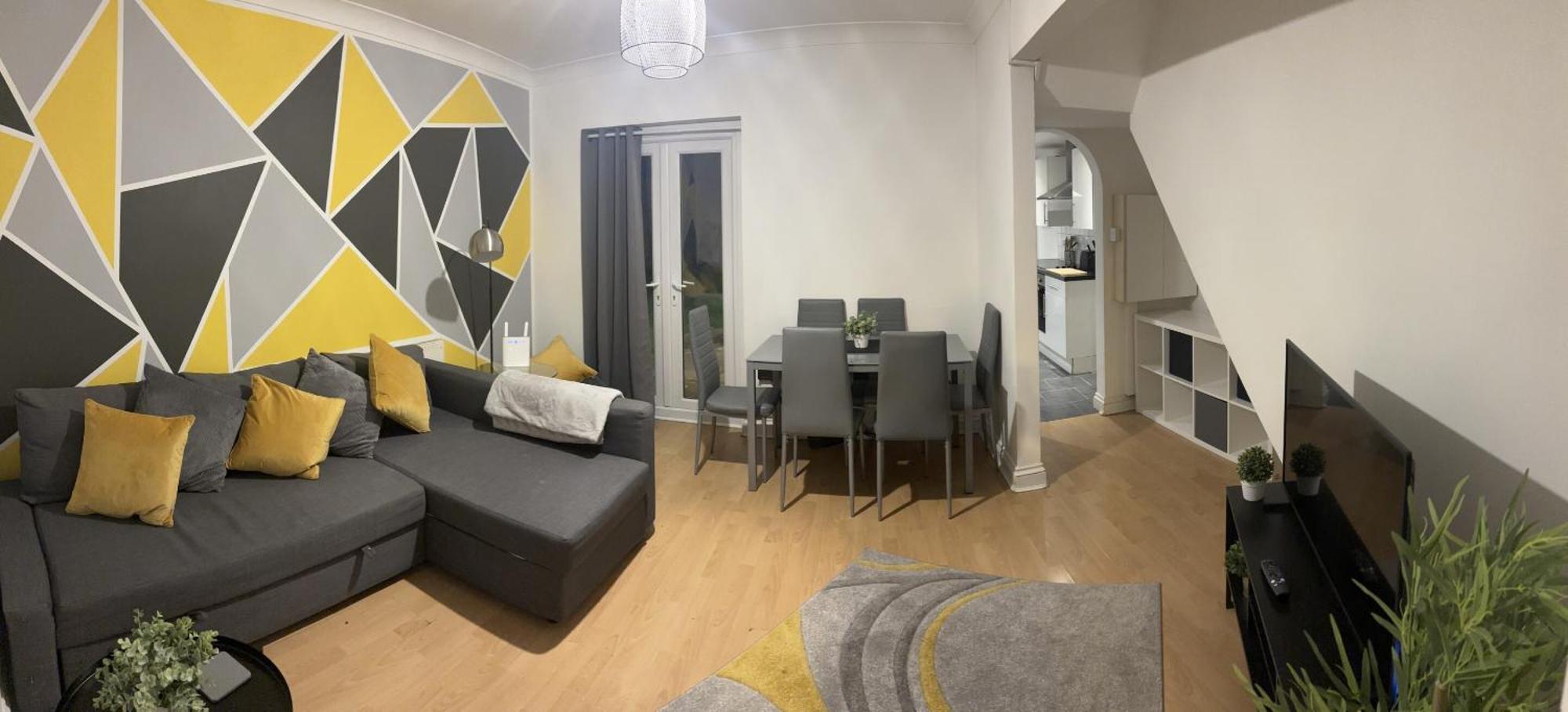 Urban Living - 2 Beds Apartment, Driveway Parking, Centrally Located!! * Southampton