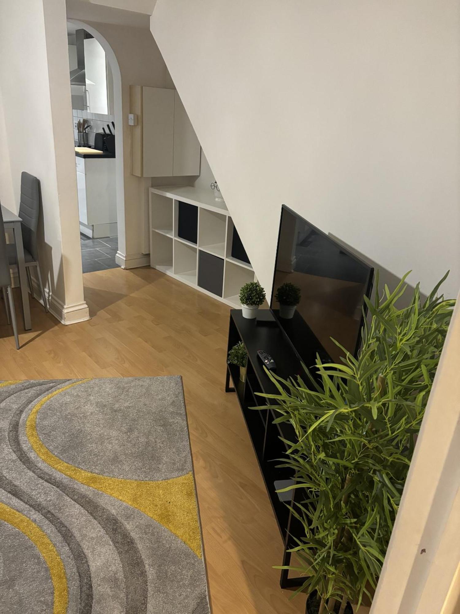 Urban Living - 2 Beds Apartment, Driveway Parking, Centrally Located!! * Southampton