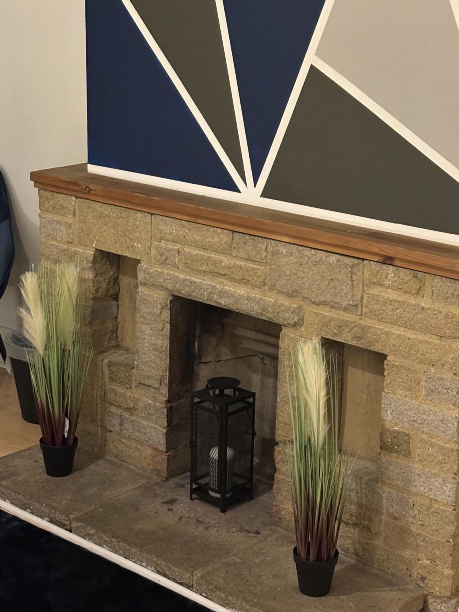 Urban Living - 2 Beds Apartment, Driveway Parking, Centrally Located!!