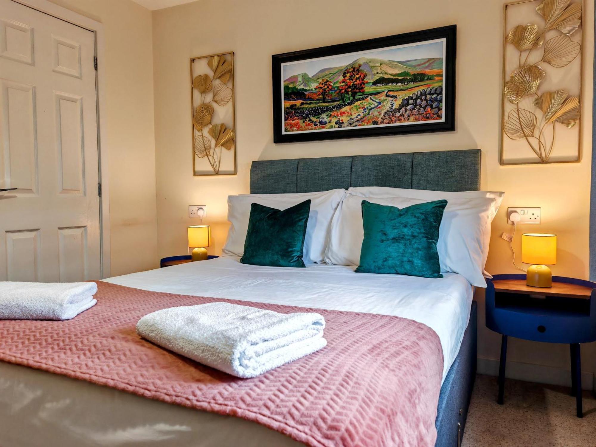 Lakeside: Argosy 3bed House 2bath Parking M27 J5 Airport Sleeps 6 Holiday home *