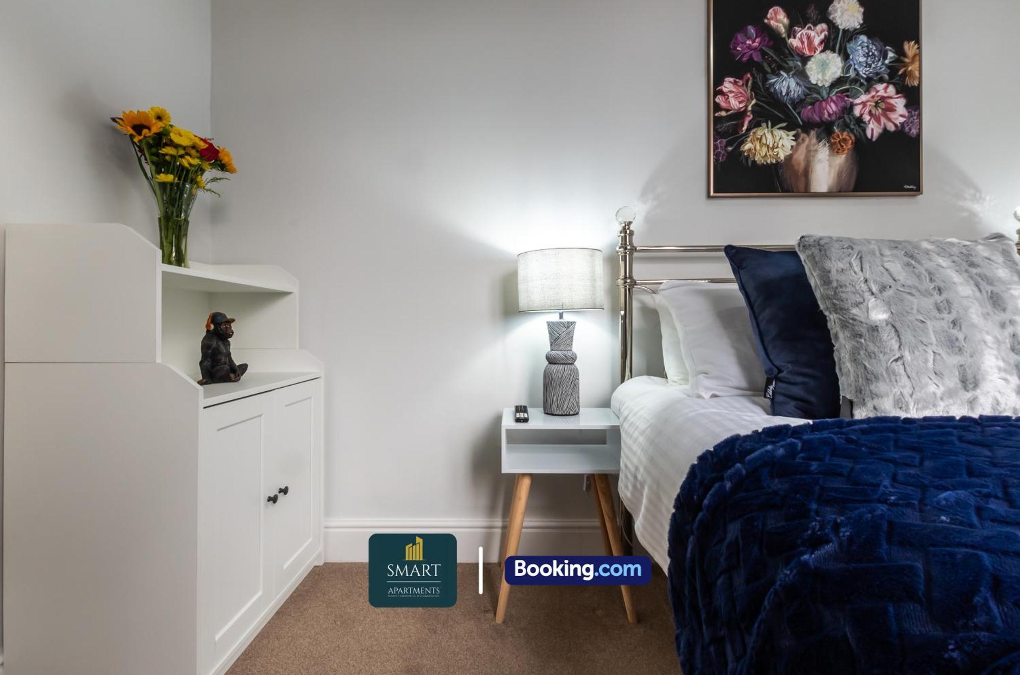 2 Bedroom By Smart Short Lets & Serviced With Free Wifi