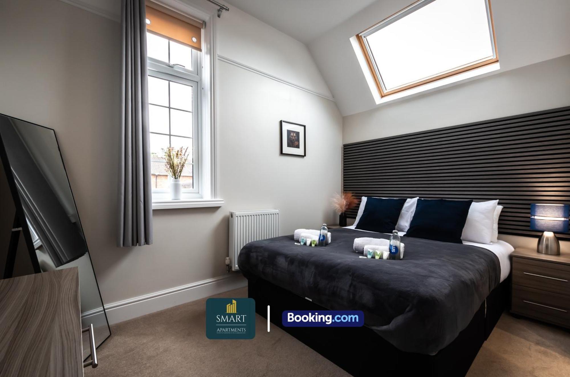 2 Bedroom By Smart Short Lets & Serviced With Free Wifi * Southampton