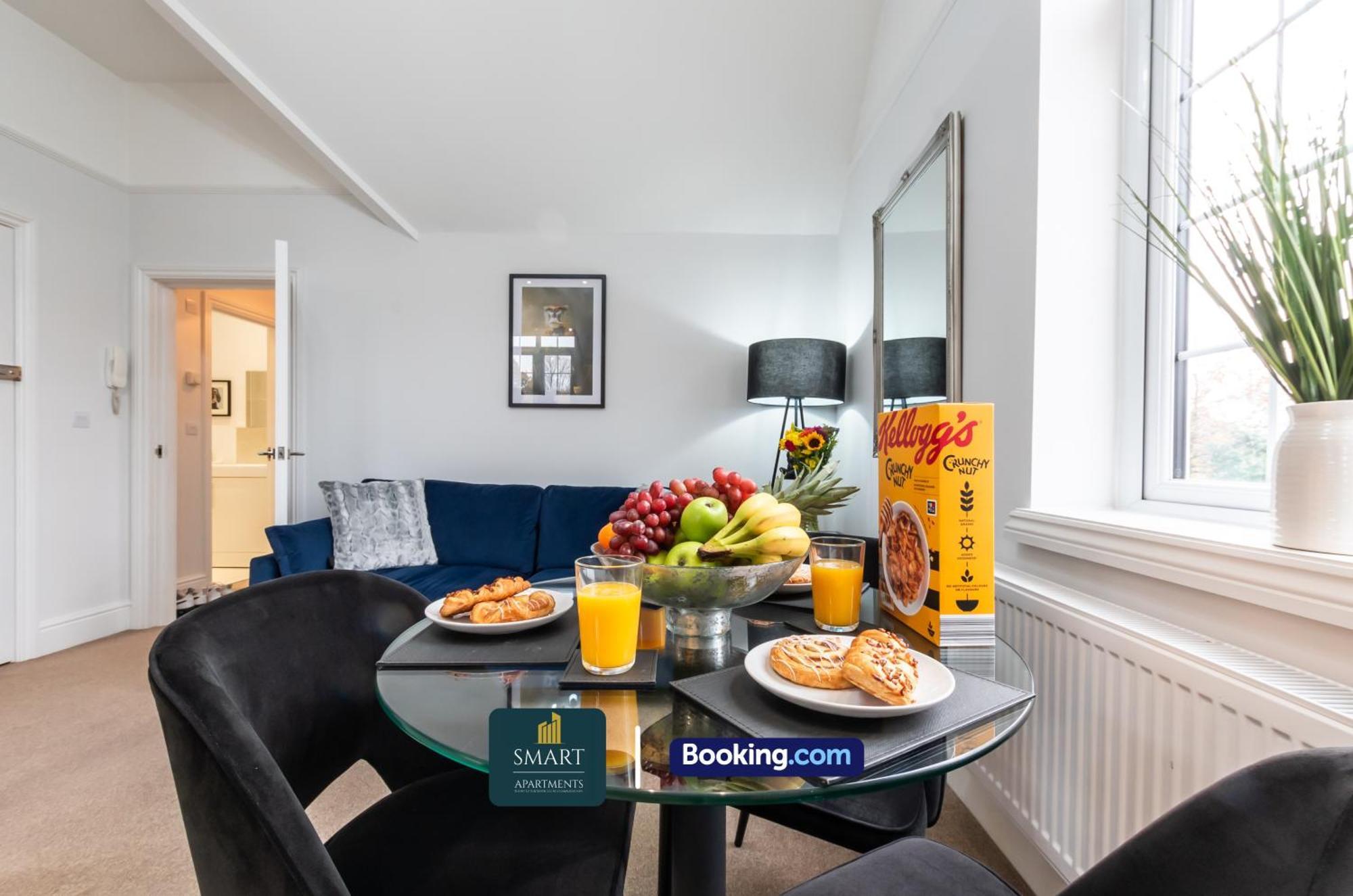 2 Bedroom By Smart Short Lets & Serviced With Free Wifi *