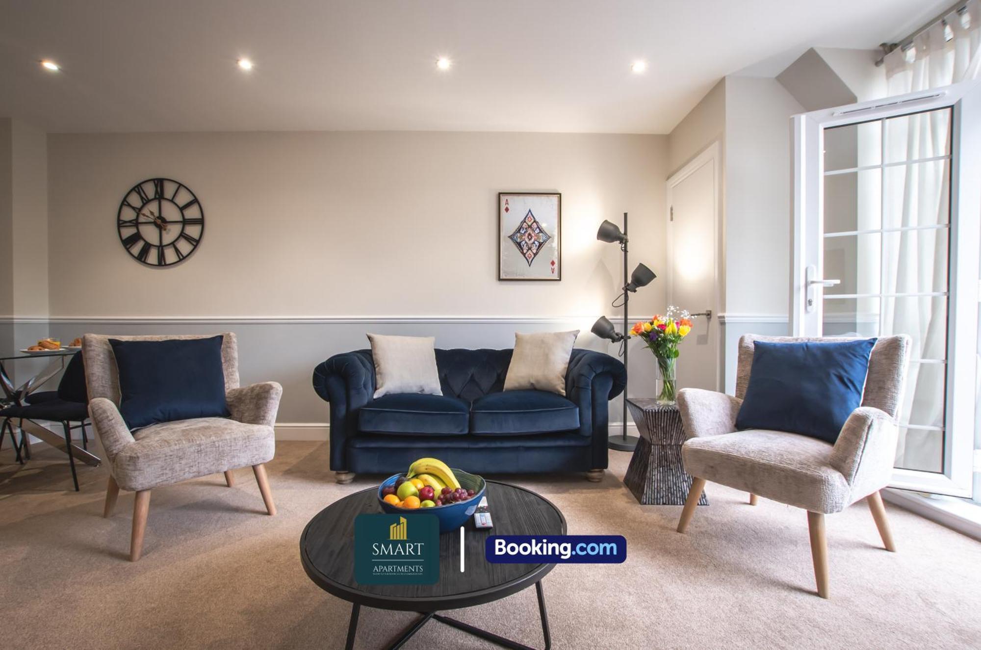 2 Bedroom By Smart Short Lets & Serviced With Free Wifi Apartment *