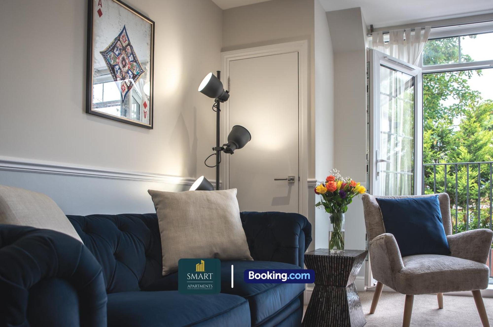 2 Bedroom By Smart Short Lets & Serviced With Free Wifi * Southampton