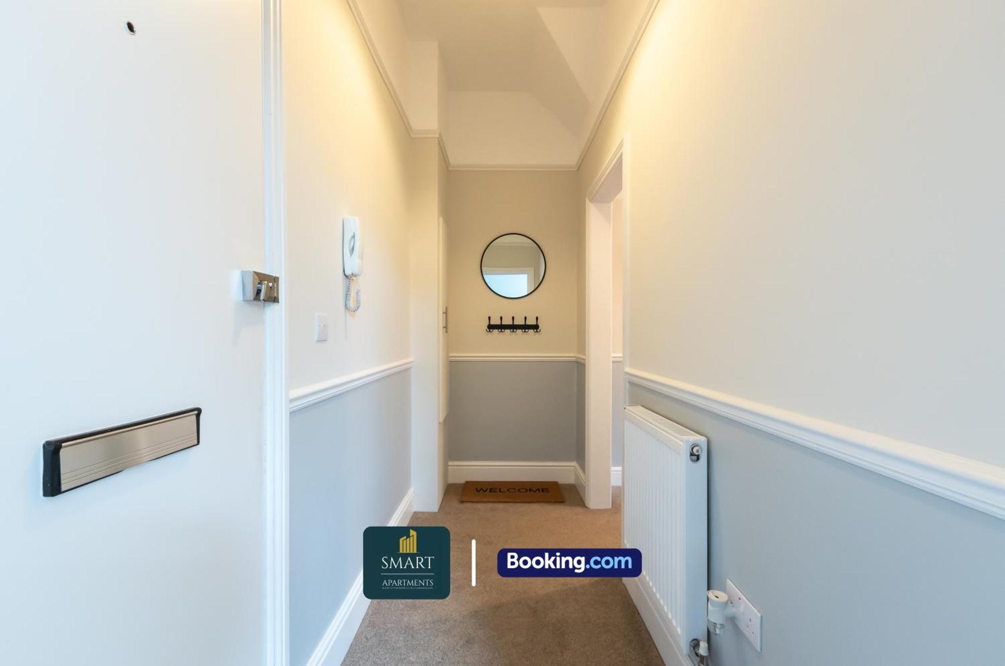 2 Bedroom By Smart Short Lets & Serviced With Free Wifi Apartment *