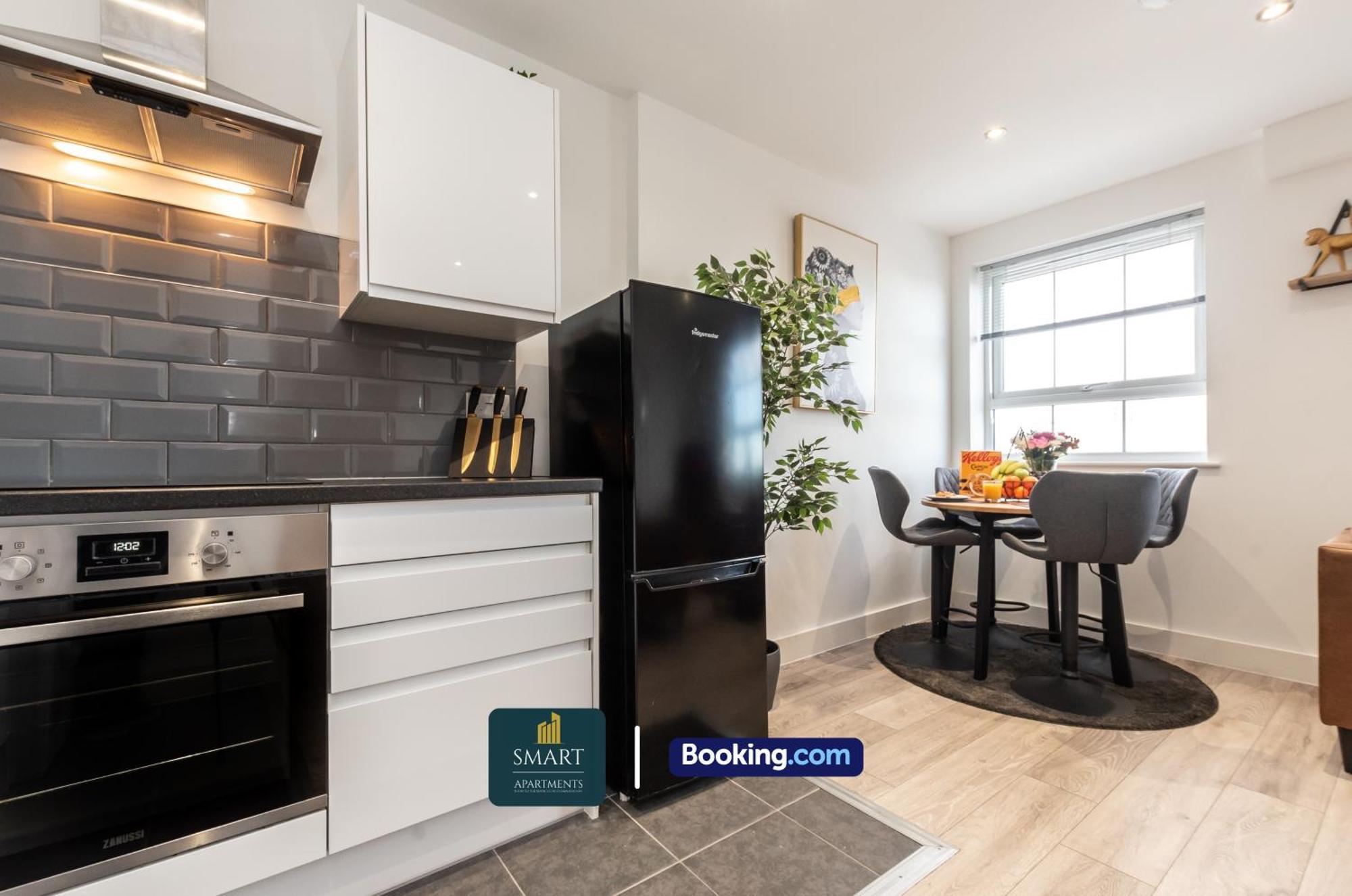 Relaxing Atlantic Mansions By Smart Short Lets & Serviced With Free Wifi Southampton