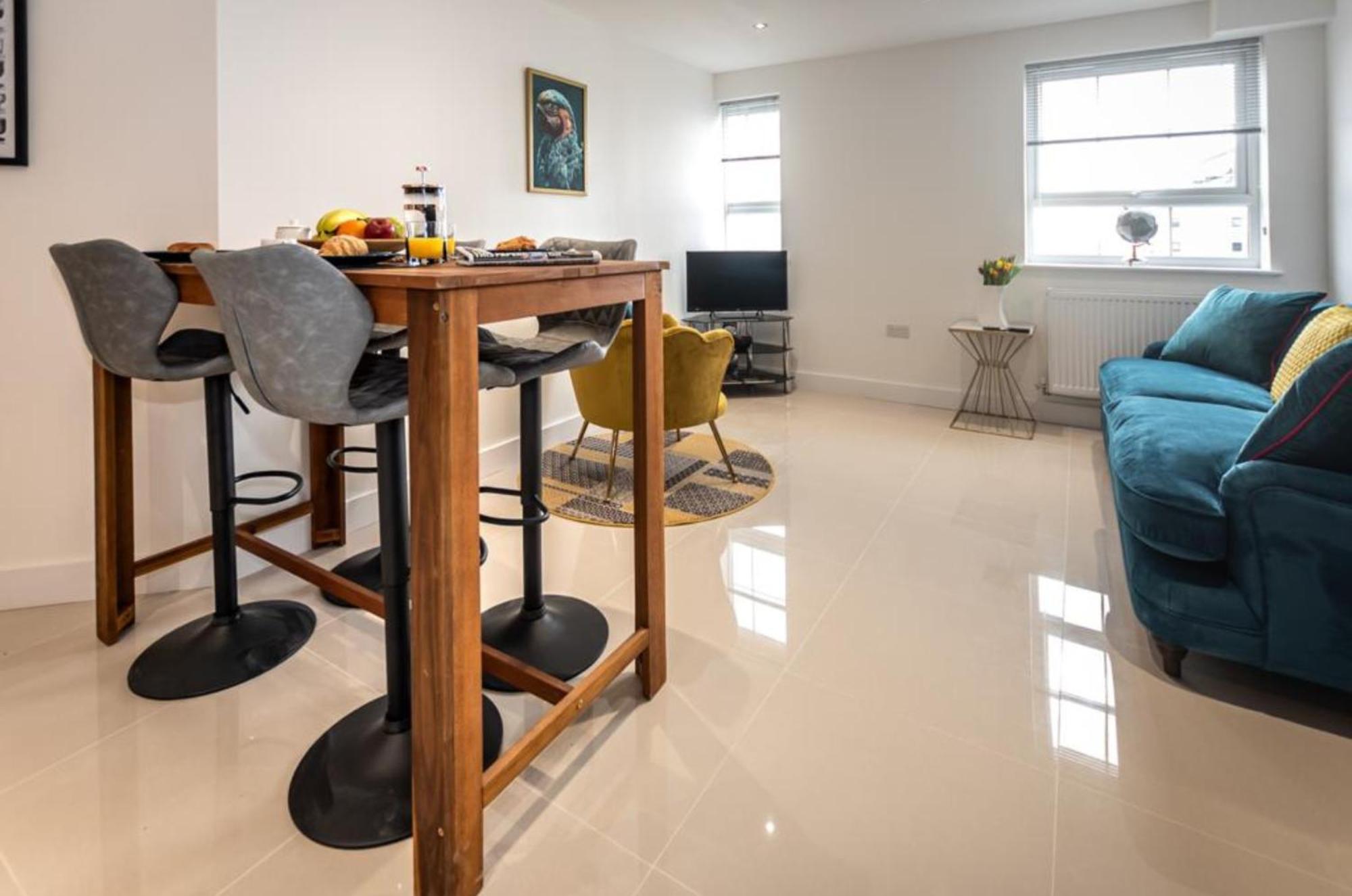 Relaxing Atlantic Mansions By Smart Short Lets & Serviced With Free Wifi * Southampton
