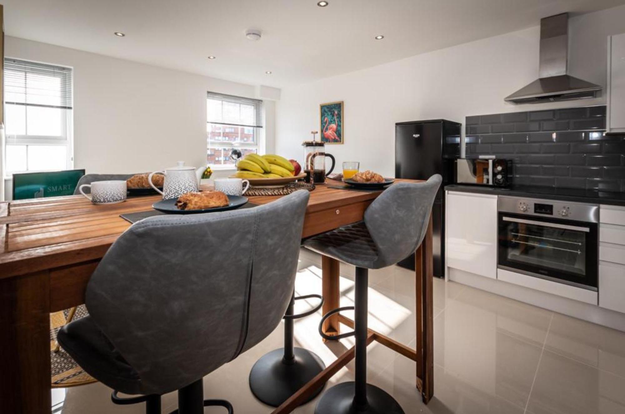 Relaxing Atlantic Mansions By Smart Short Lets & Serviced With Free Wifi Southampton