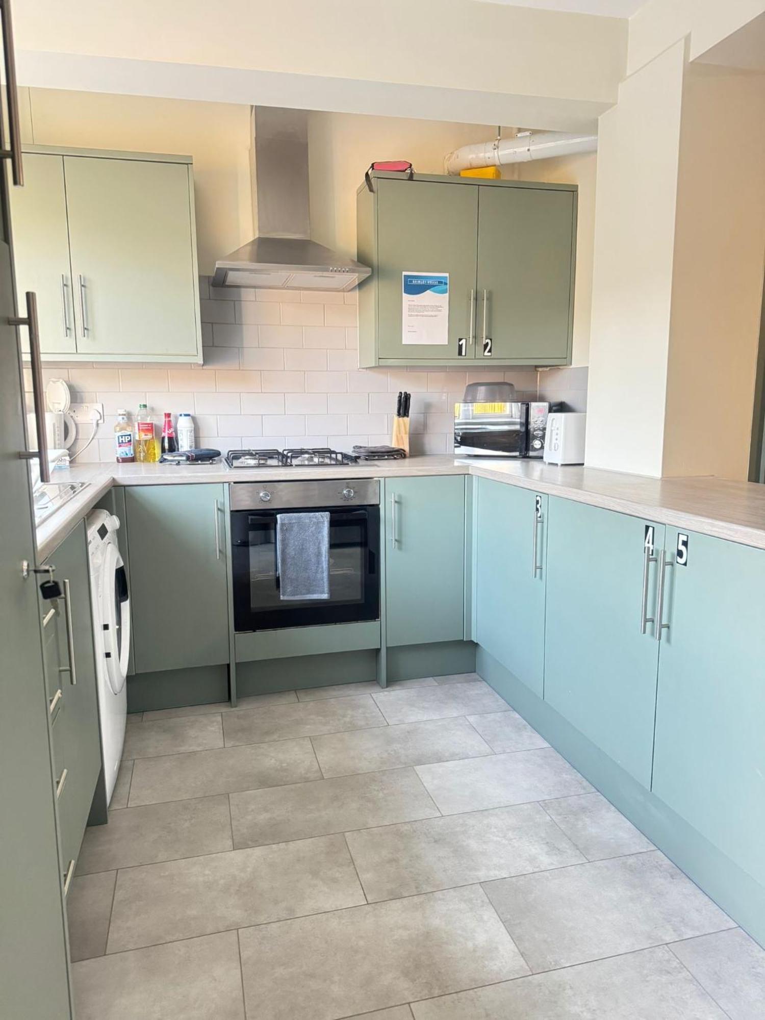 Shirley House 6, Guest House, Self Catering, Self Check In With Smart Locks, Use Of Fully Equipped Kitchen, Close To Centre, Ideal For Longer Stays, Excellent Transport Links Casa de hóspedes Southampton