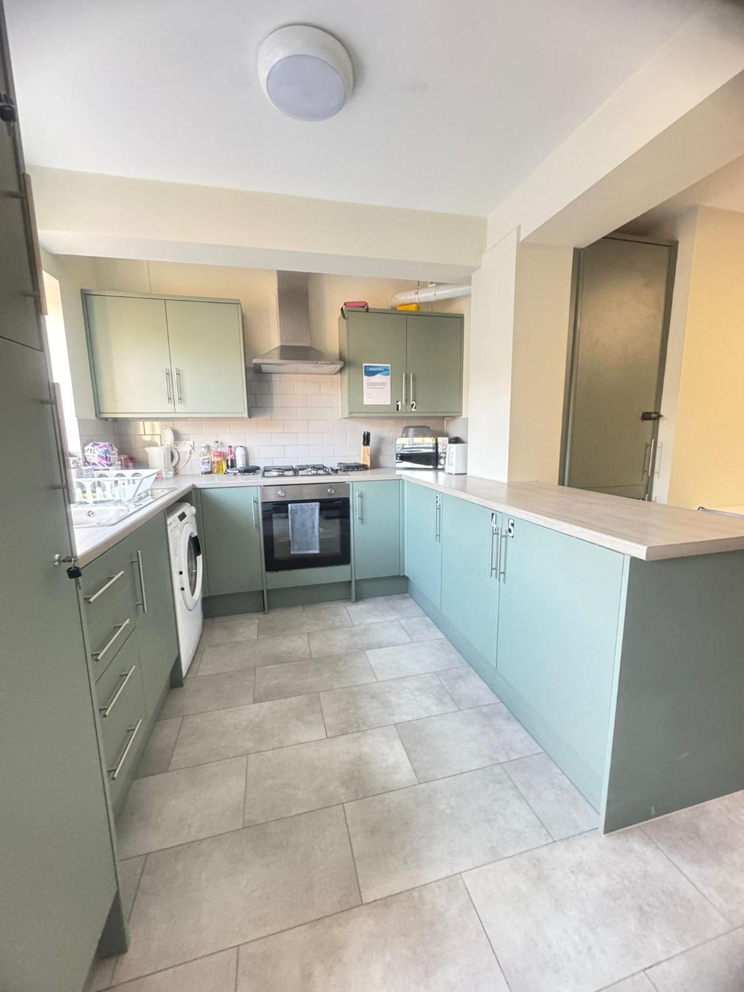 Shirley House 6, Guest House, Self Catering, Self Check In With Smart Locks, Use Of Fully Equipped Kitchen, Close To Centre, Ideal For Longer Stays, Excellent Transport Links Southampton