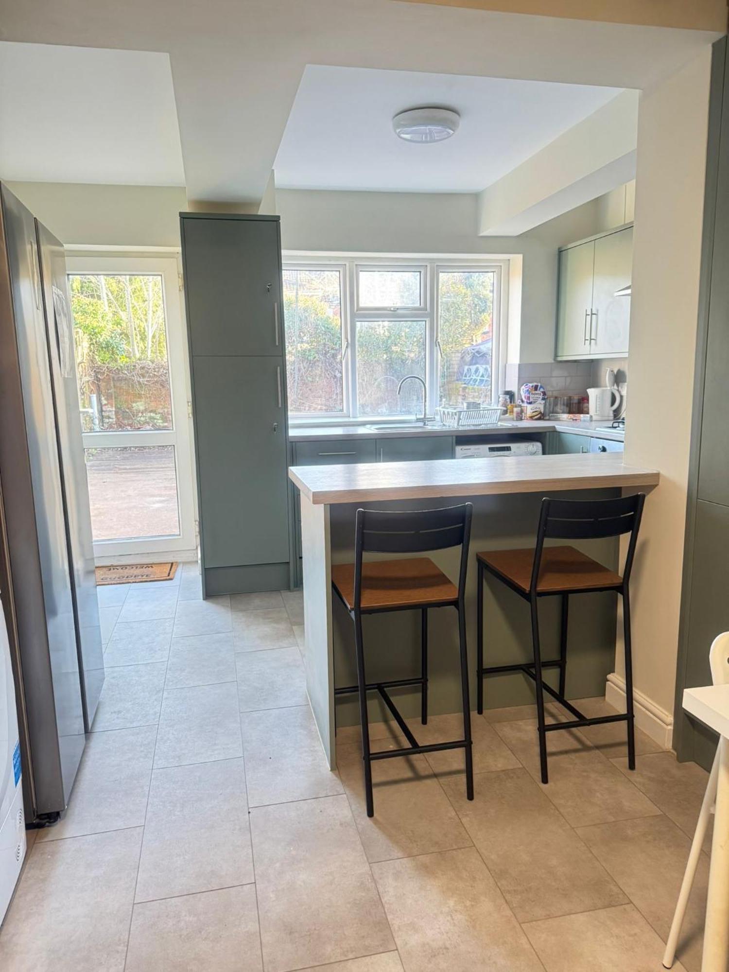 Shirley House 6, Guest House, Self Catering, Self Check In With Smart Locks, Use Of Fully Equipped Kitchen, Close To Centre, Ideal For Longer Stays, Excellent Transport Links *
